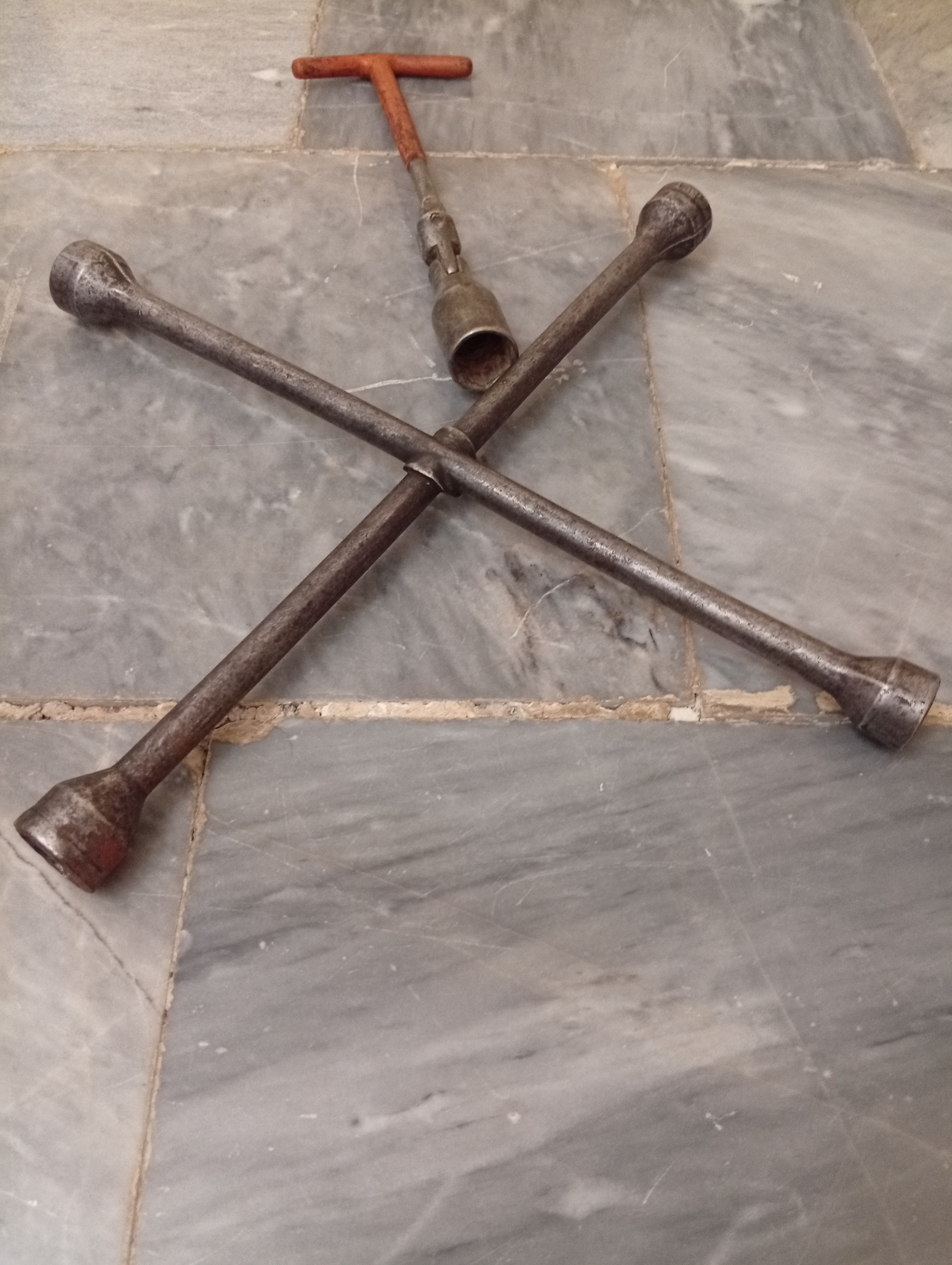 آچار چرخواچار شمع