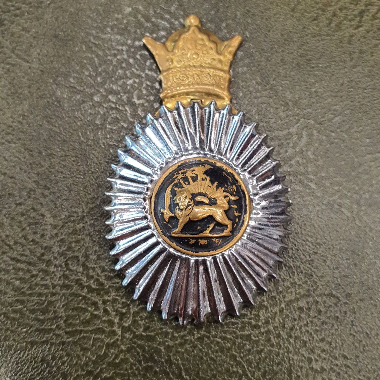 مدال پهلوی شیر و خورشید