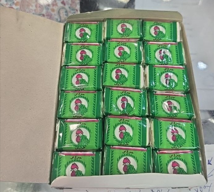 آدامس خروس جعبه کامل