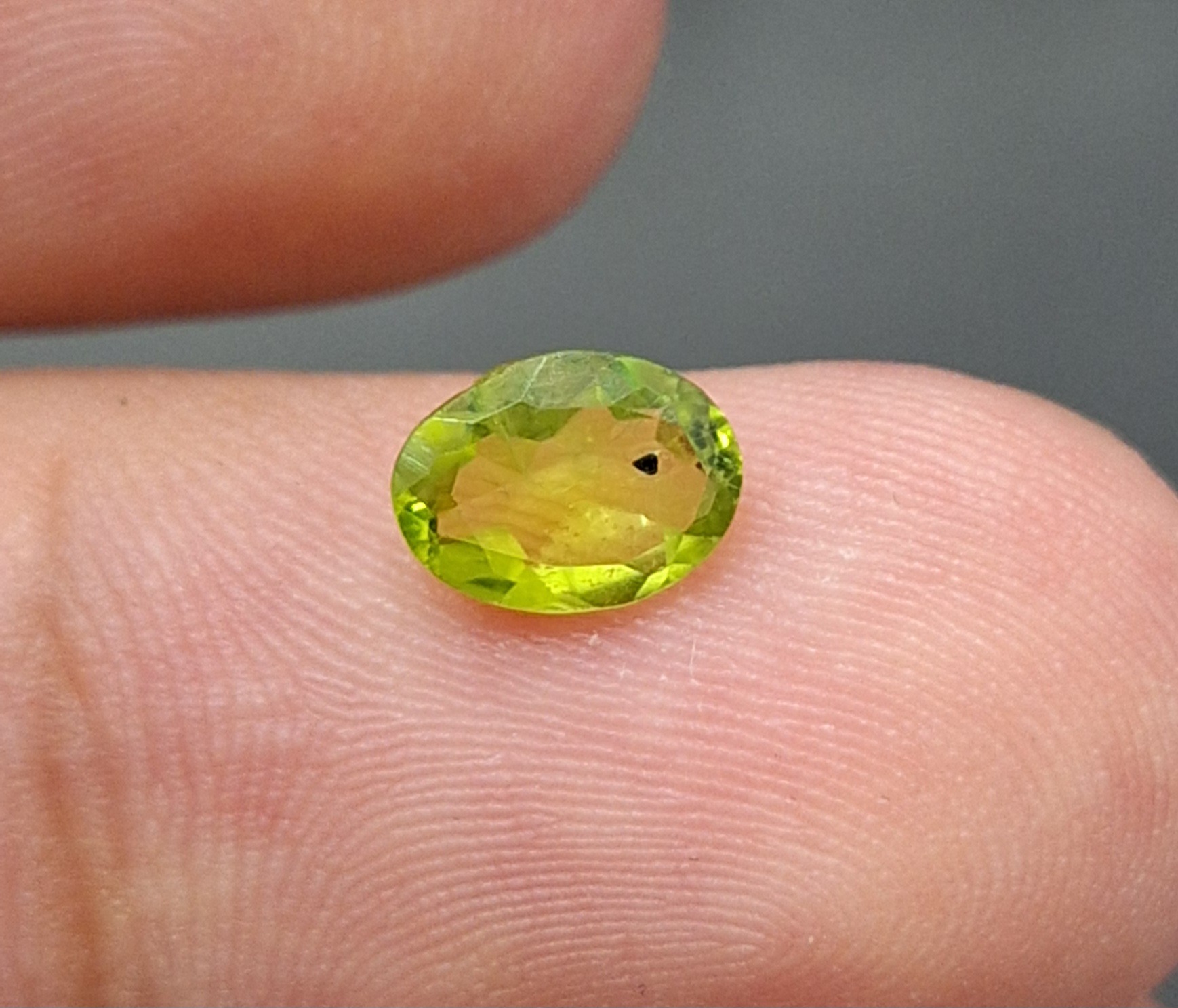 سنگ زبرجد کاهویی معدنی کد207