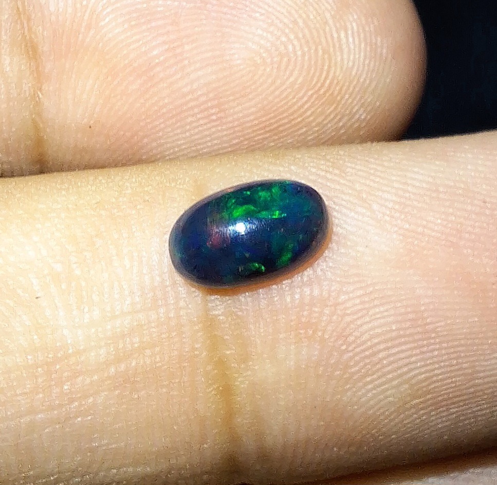 سنگ معدنی اپال بلک