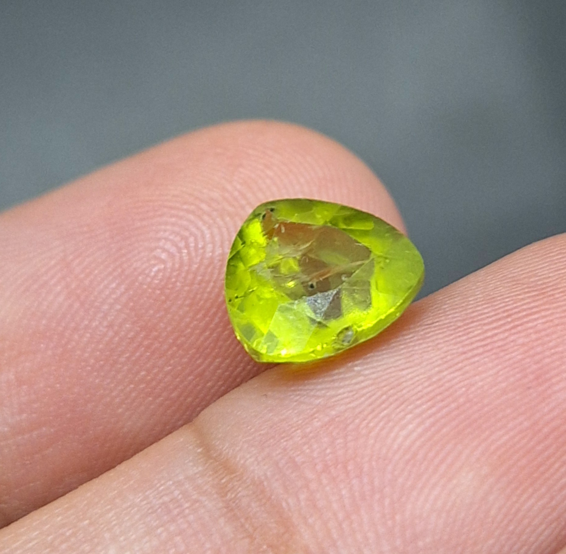 سنگ نگین زبرجد کاهویی معدنی کد 114