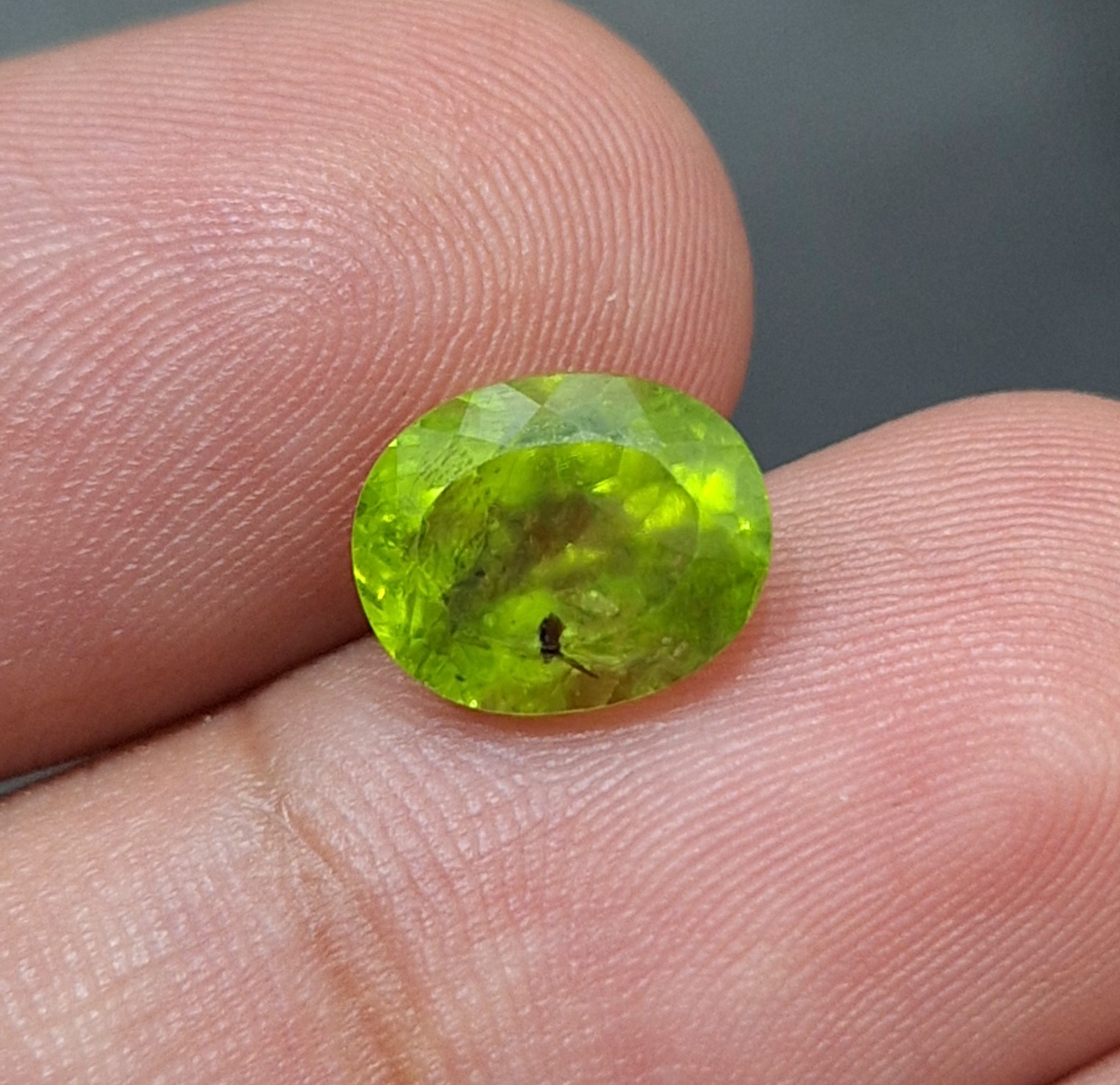 سنگ زبرجد کاهویی اصل معدنی کد 215