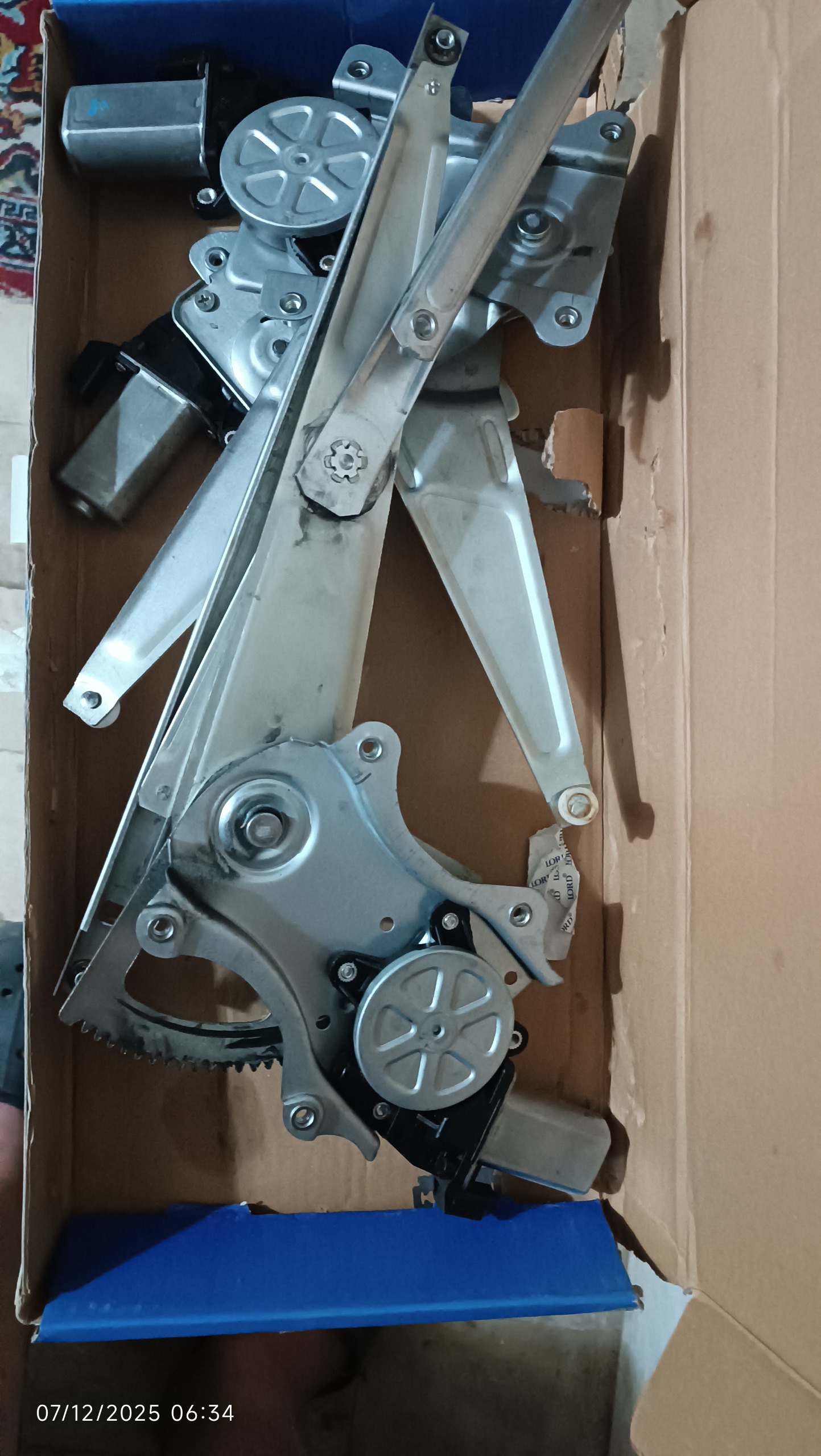 بالابر شیشه شاهین