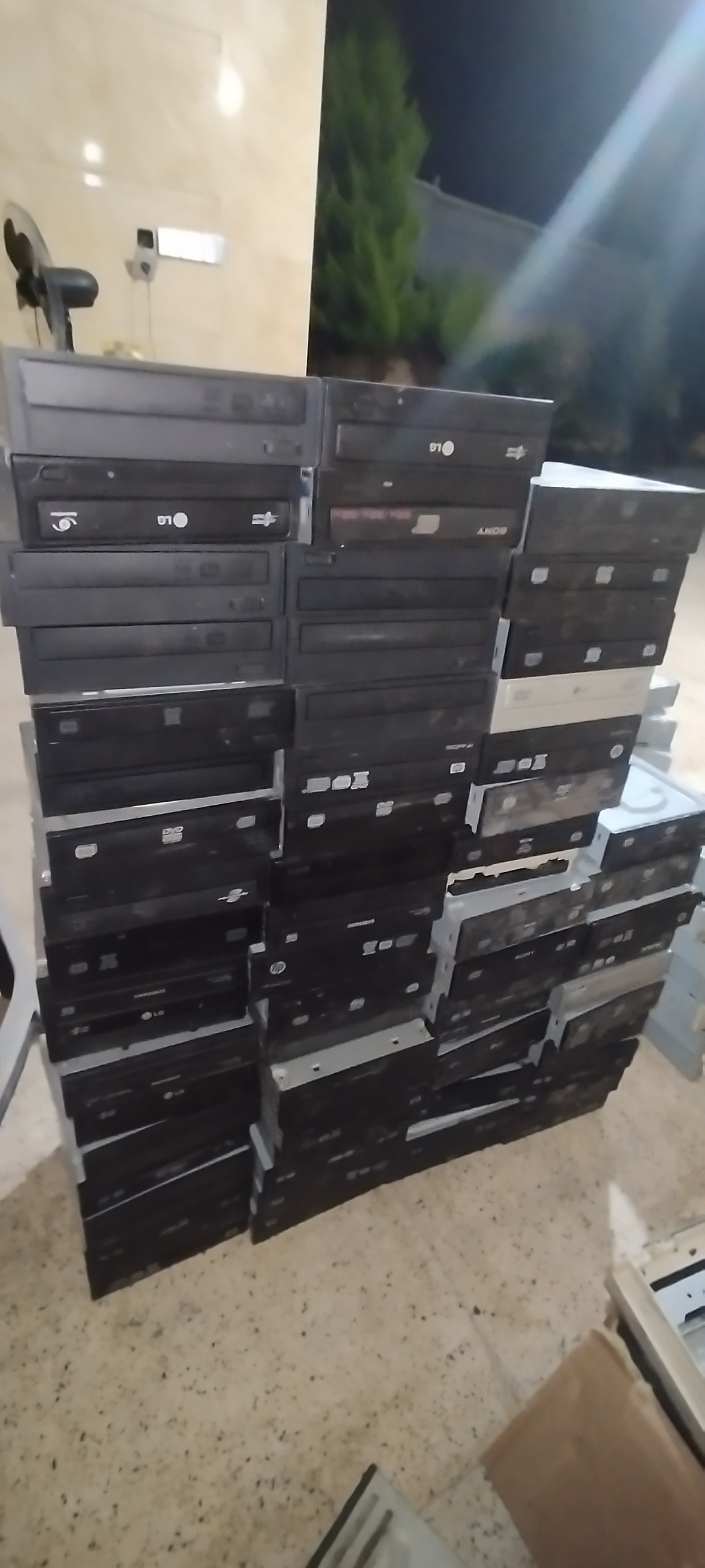 63 عدد CD ROM برای استخراج