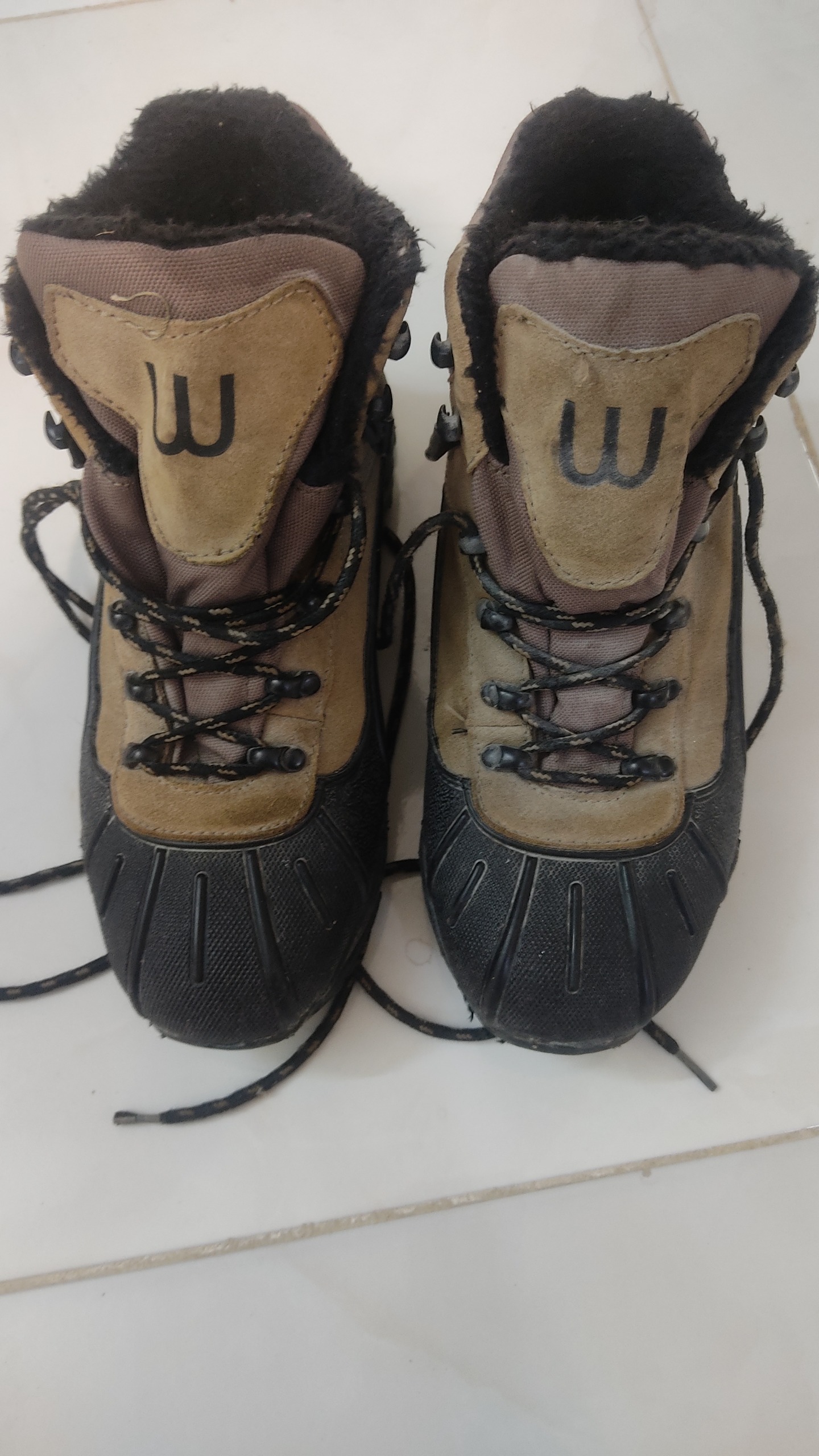 کفش کوهنوردی سایز 42