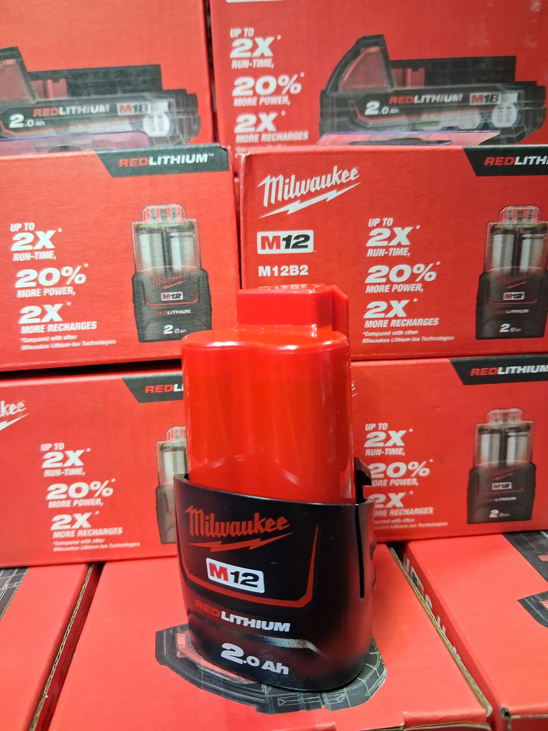 باتری 12 ولت میلواکی Milwakee مدل M12B2