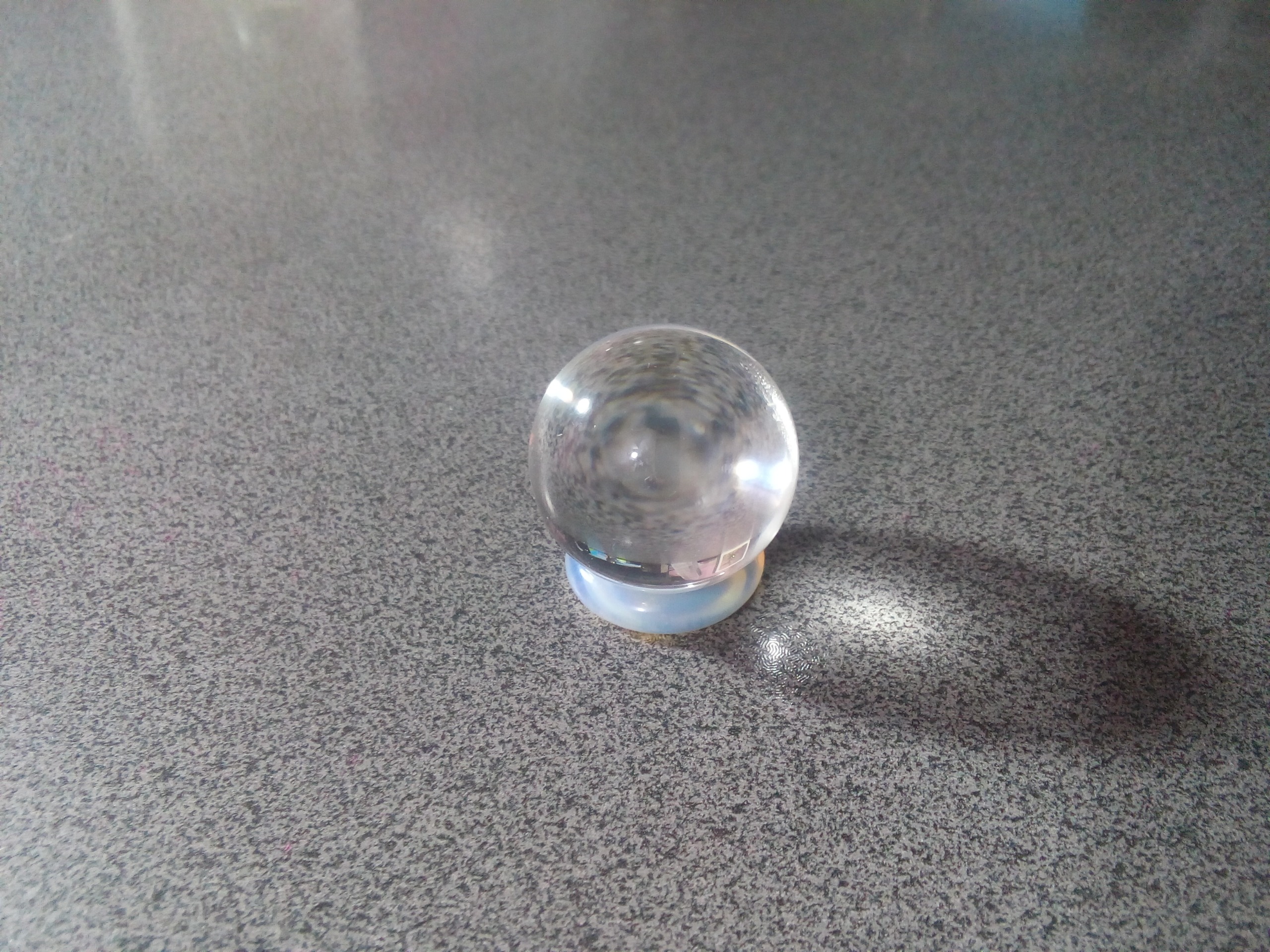 گوی کریستال تجلی خلوص و انرژی