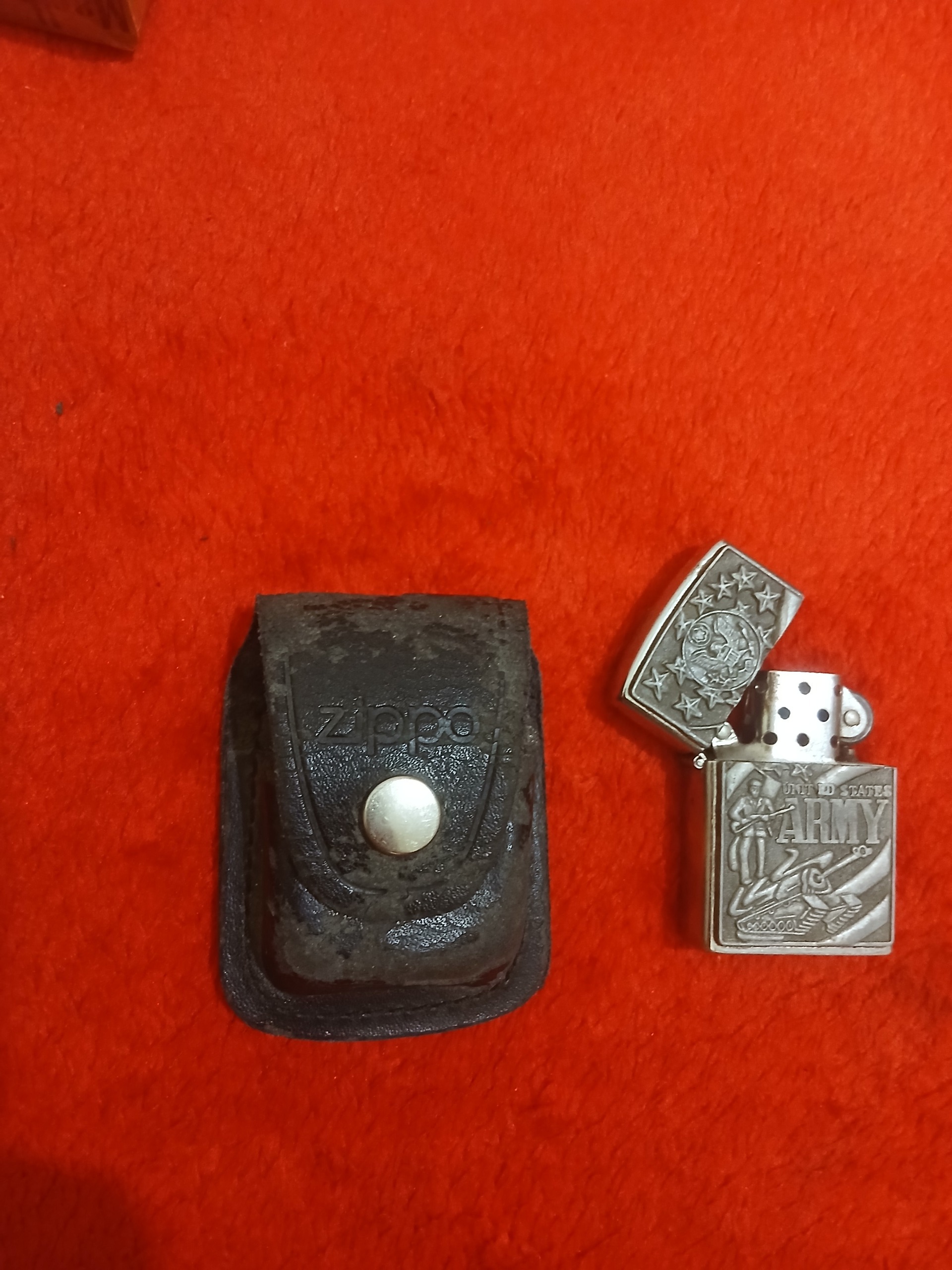 بدو حراجش کردم فندک قدیمی....ت با اتمی