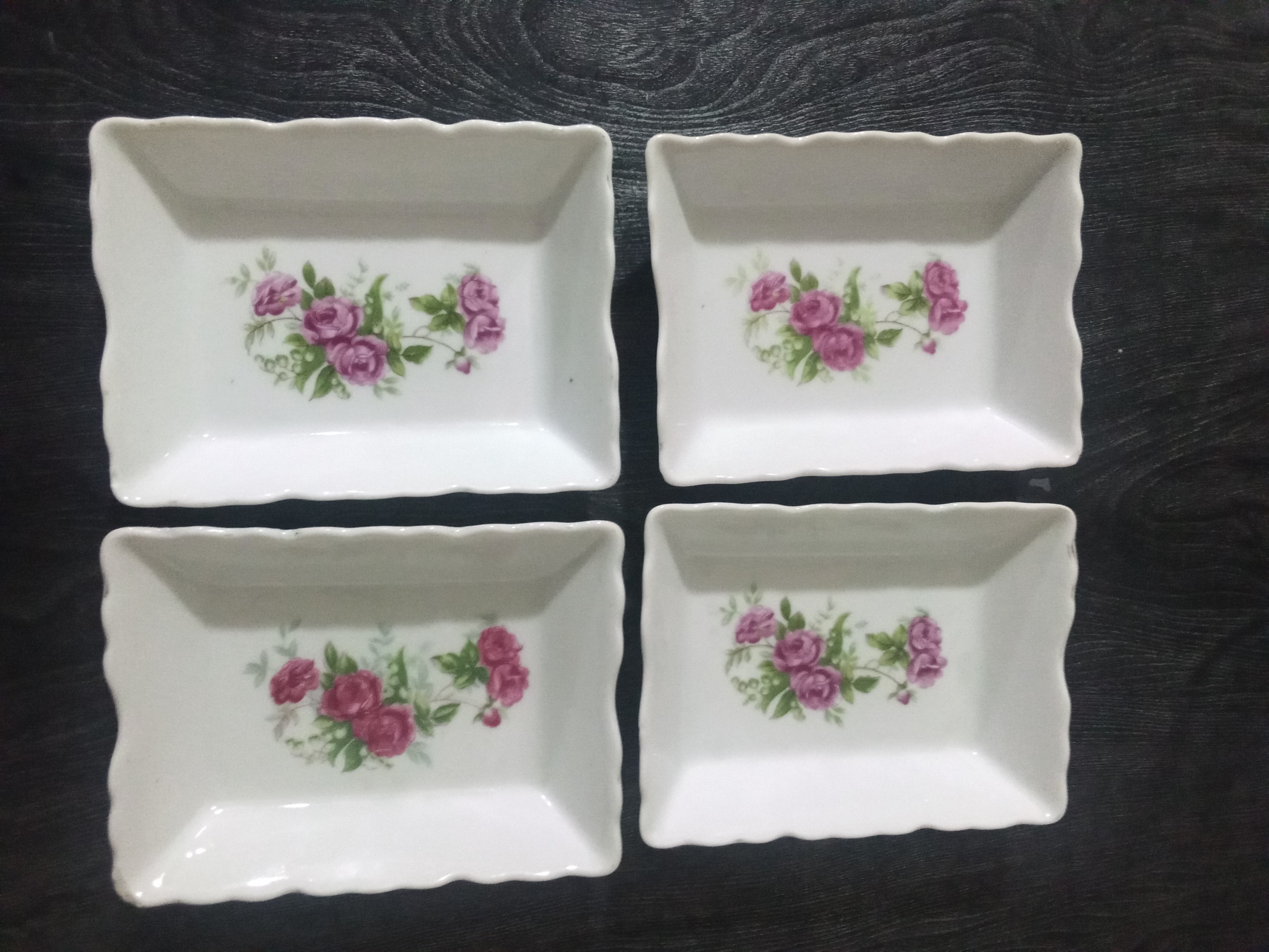 زیر سیگاری گل سرخی ژاپنی