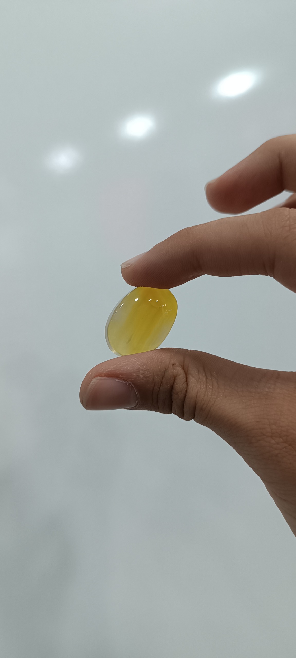 عقیق زرد رگه دار