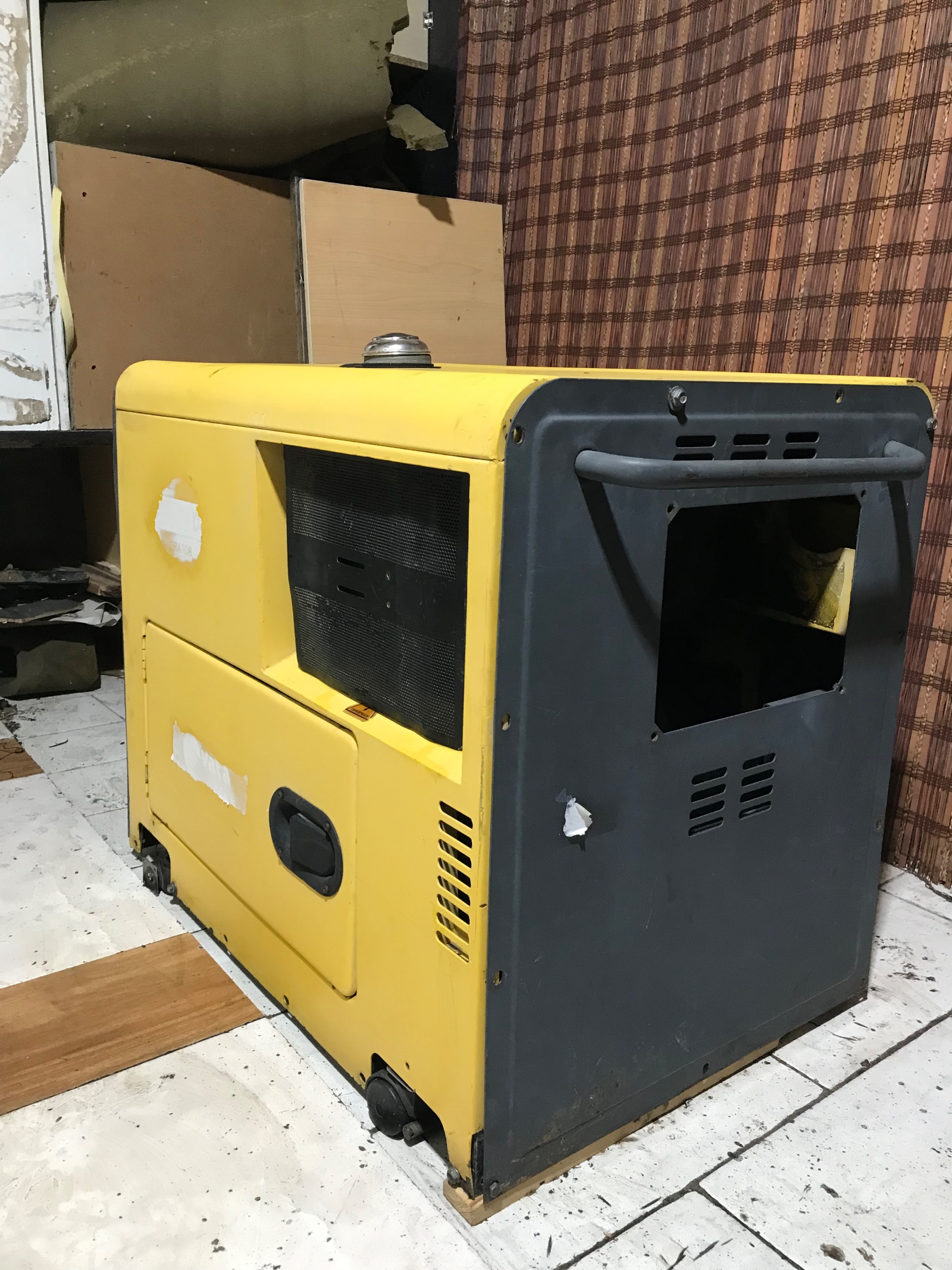 ژنراتور دیزلی 8000 در حد نو به شرط