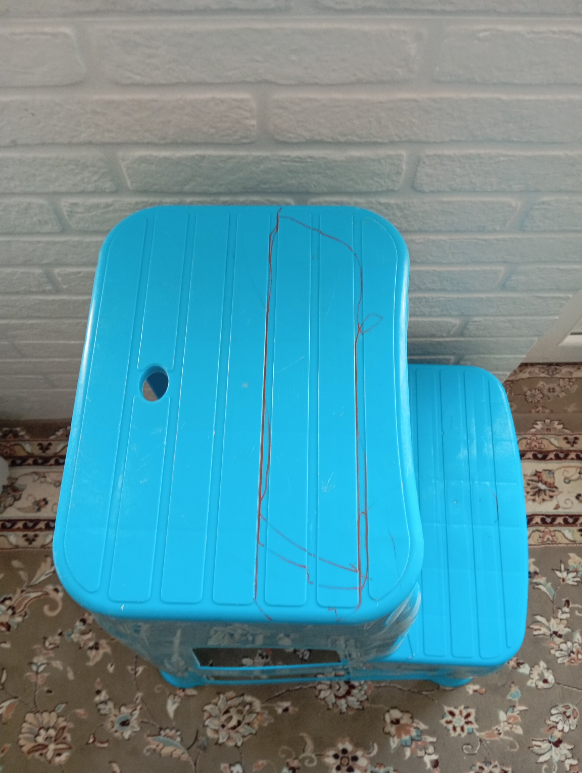 چهار پایه پلاستیکی