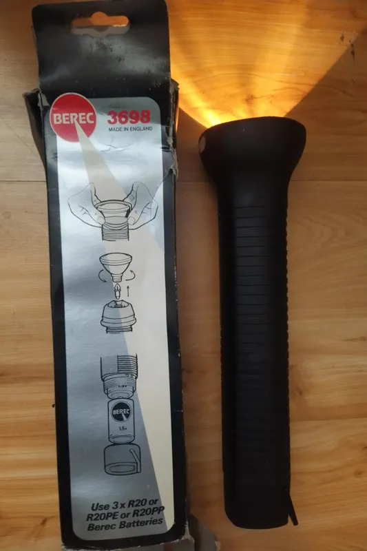 چراغ قوه قدیمی ساخت انگلیس