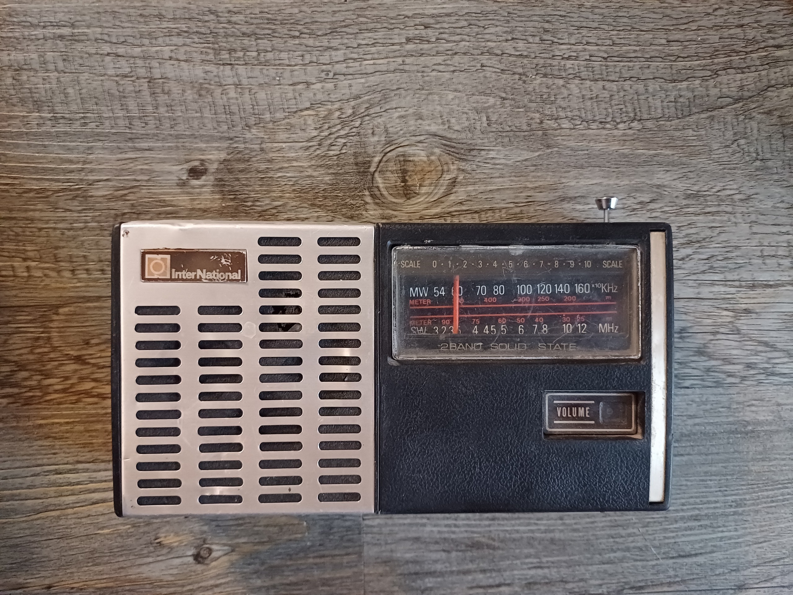 رادیو قدیمی تمیز