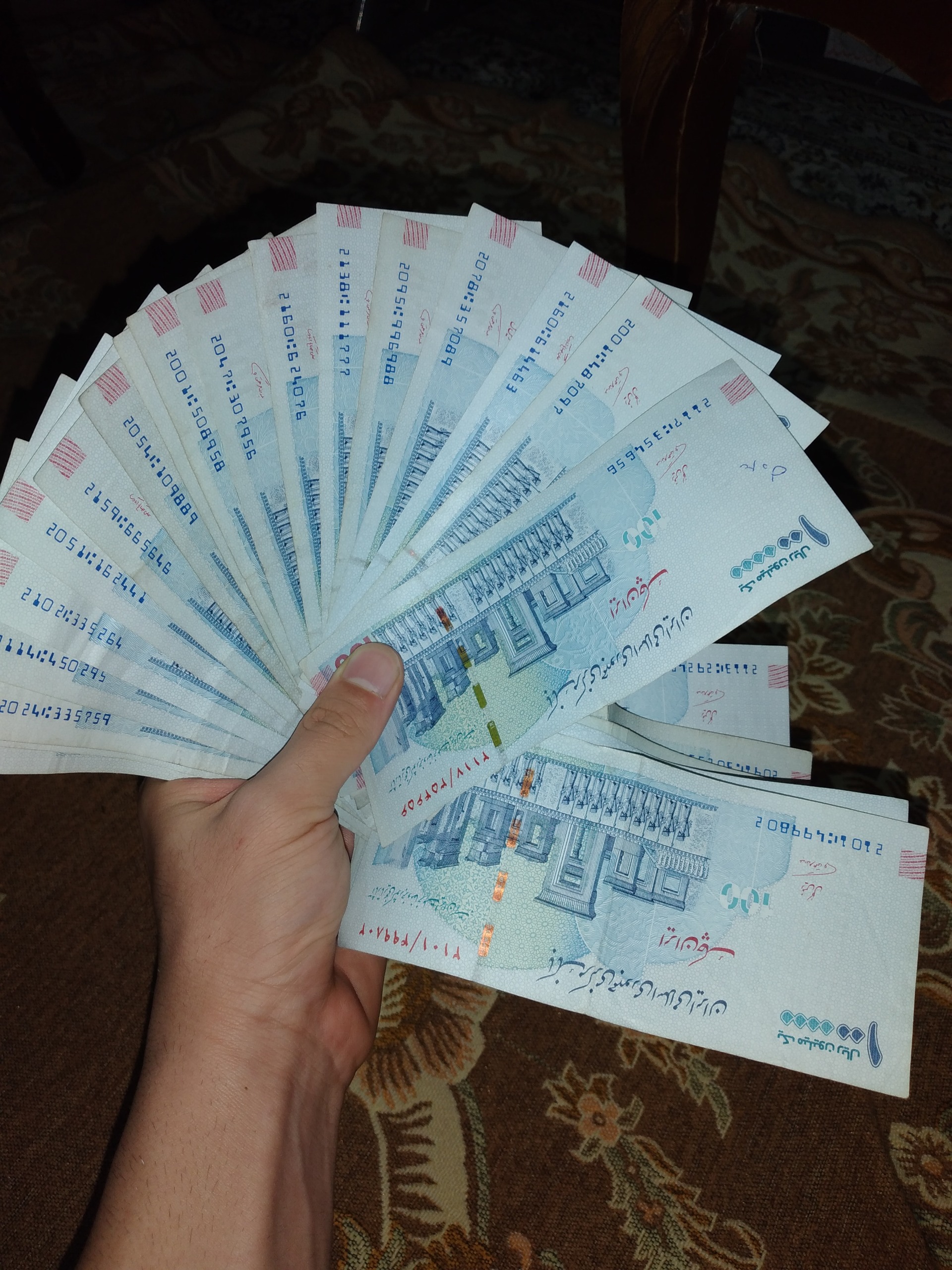 ایران چک 100 هزار تومنی با امضای قرمز