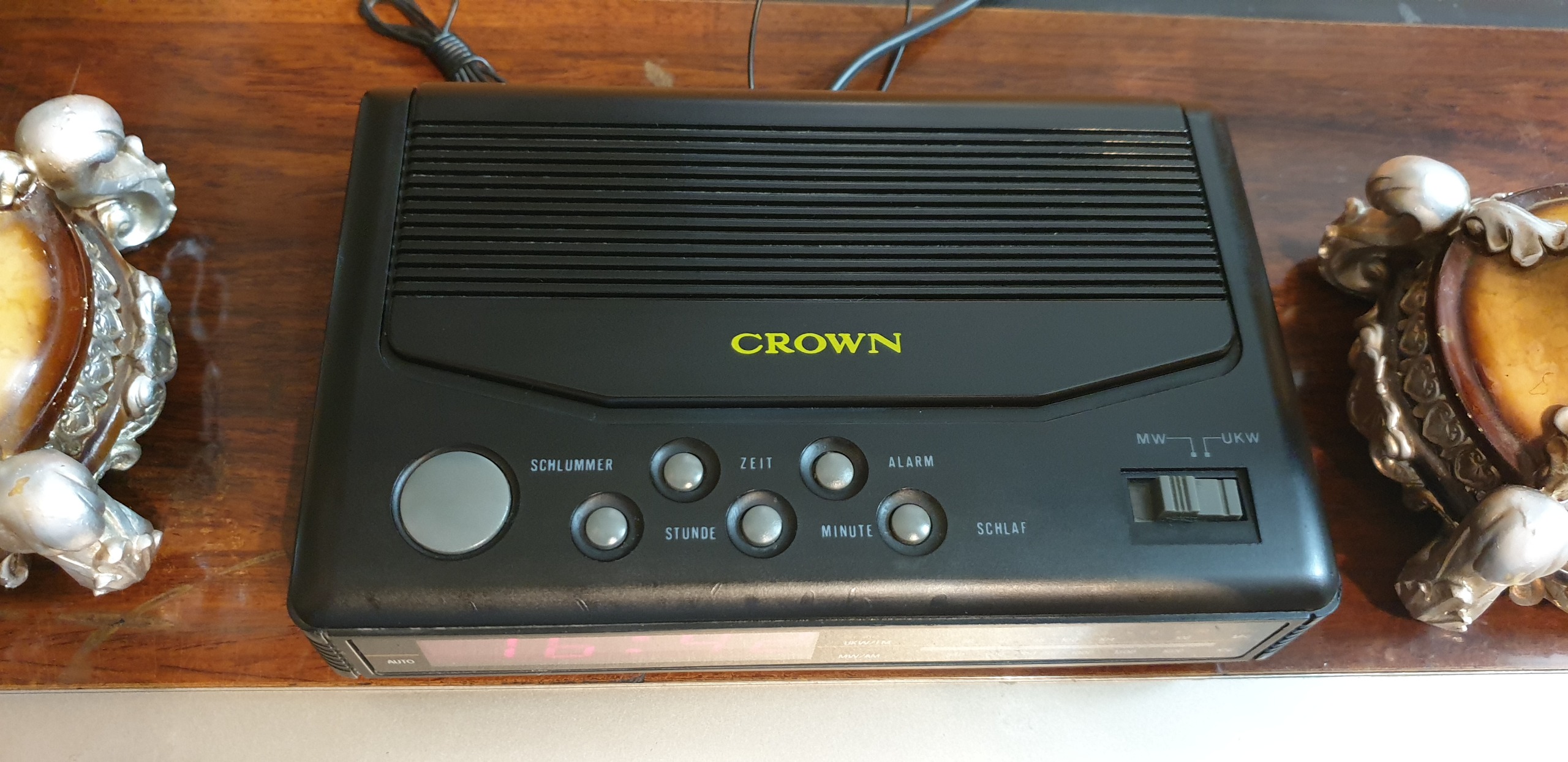 رادیو ساعت دار قدیمی برند کرون