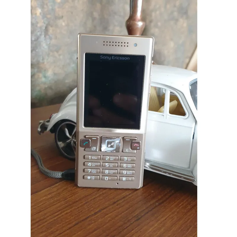 گوشی سونی اریکسون مدل t700