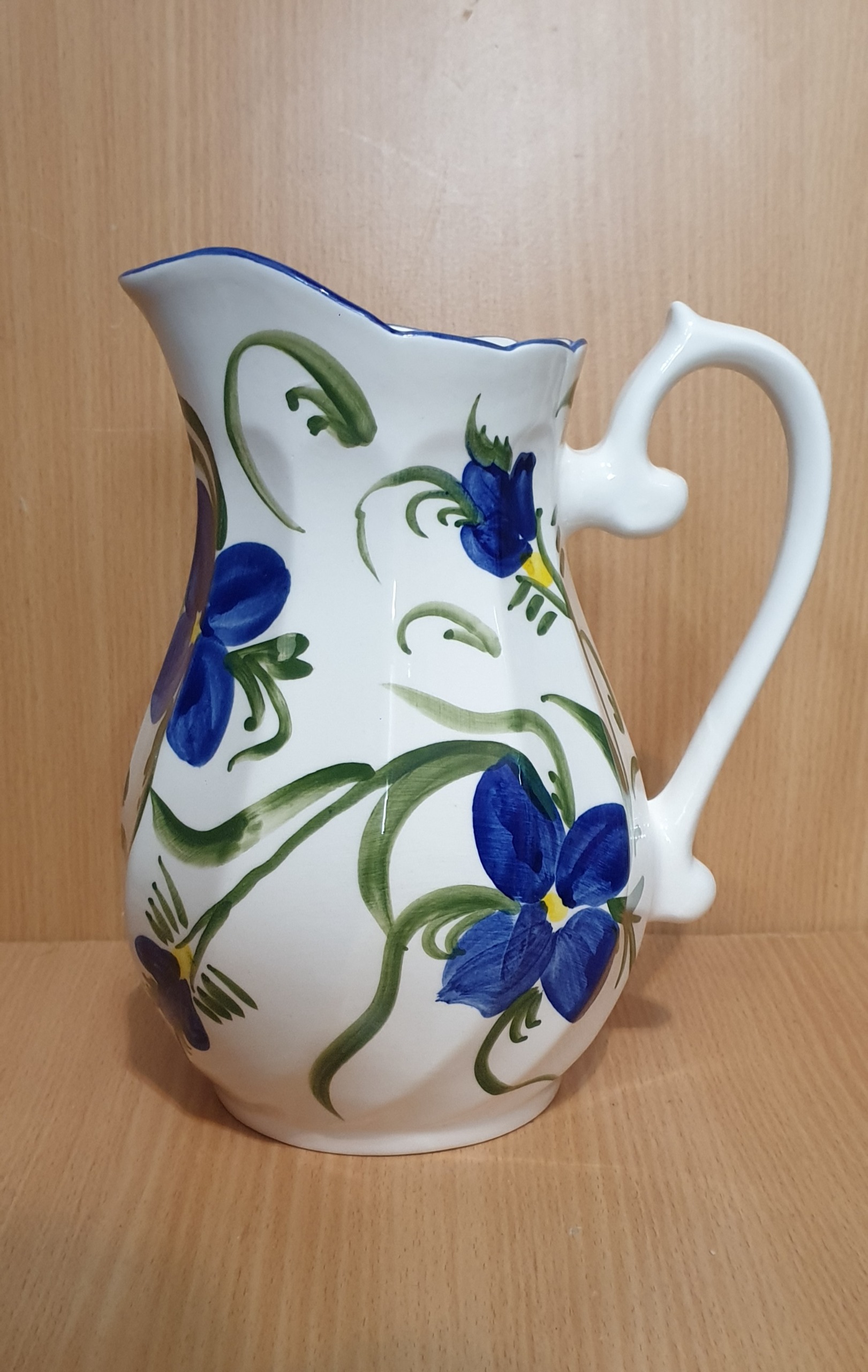 پارچ سرامیکی قدیمی