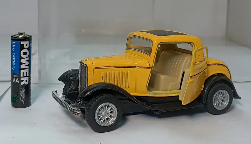 ماکت فلزی فورد 1932 کینسمارت (دارای کسری قطعات)