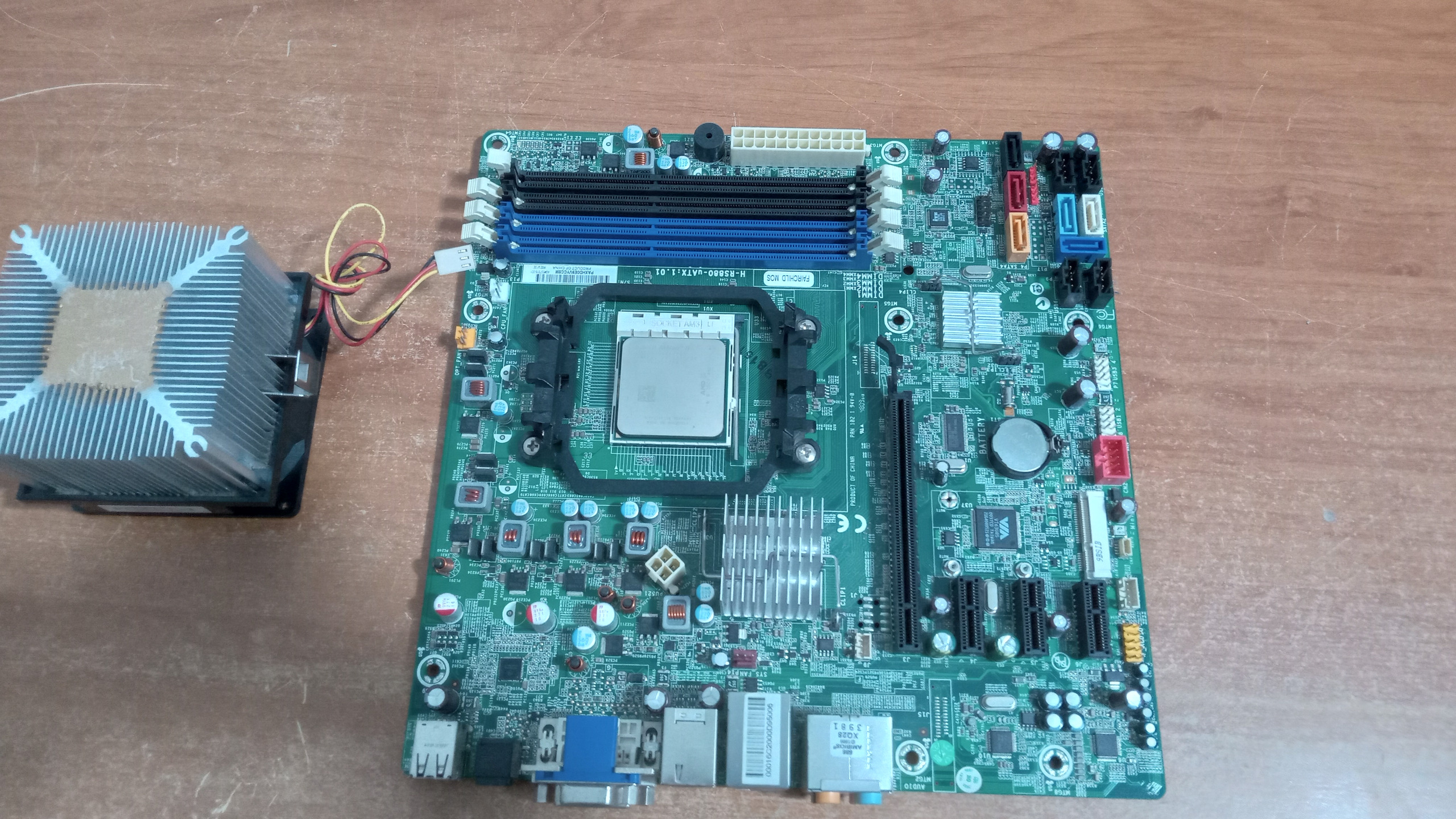 باندل مادربرد و cpu amd برند Foxconn  H-RS880-uATX