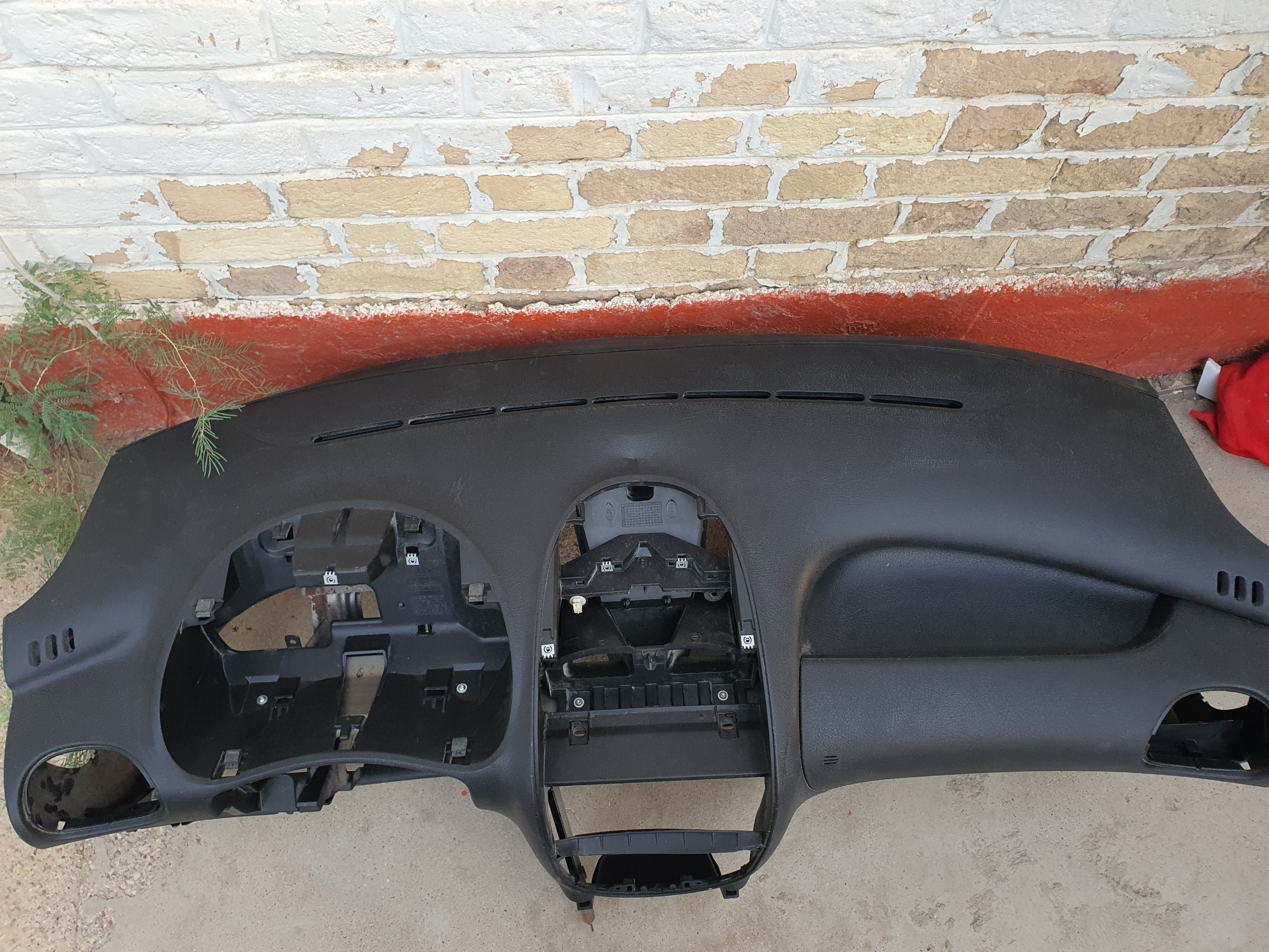 پوسته داشبورد 206 تیپ 5 شرکتی صفر