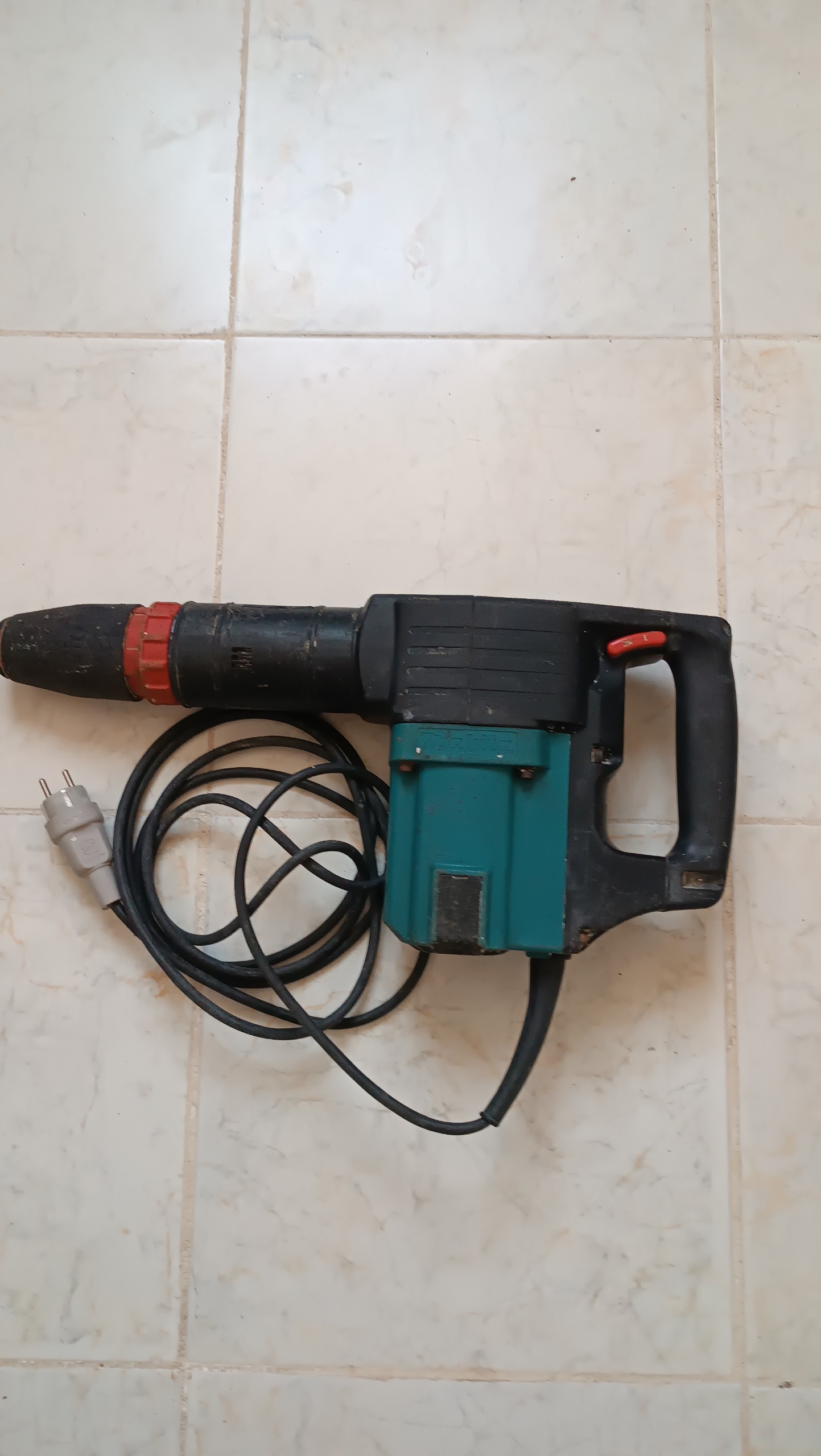 بتن کن ماکیتا مدلHM1202 ژاپن