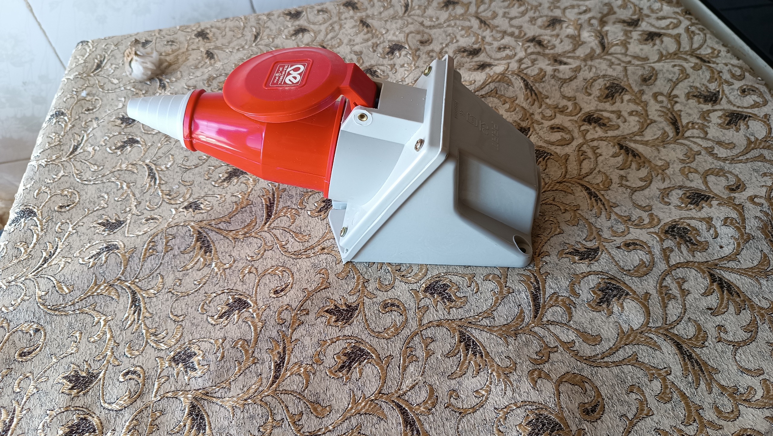 کانکتور برق سه فاز پریز و چهار شاخه برق