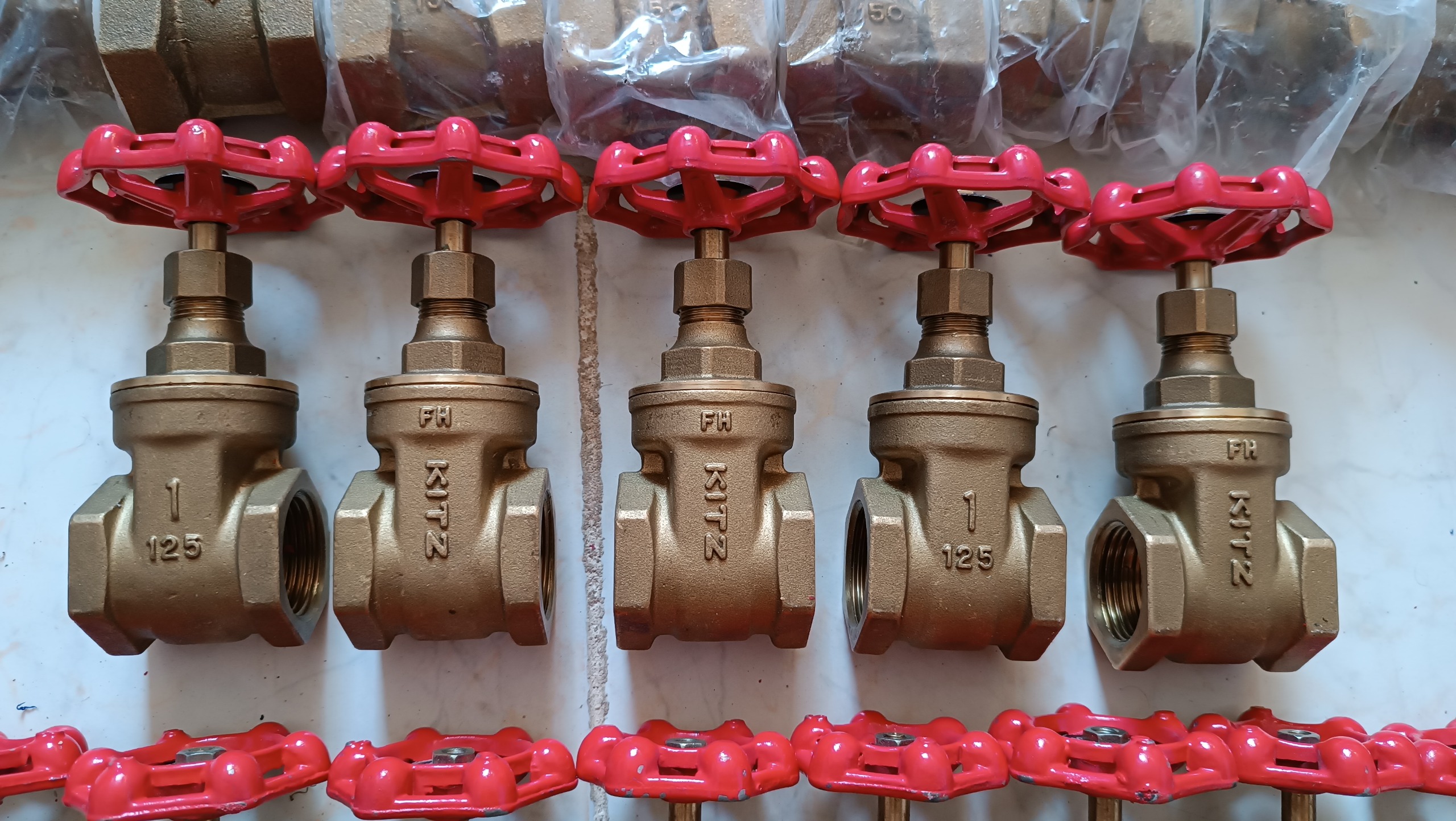 حدود 75 تیکه شیرالات برنجی نو