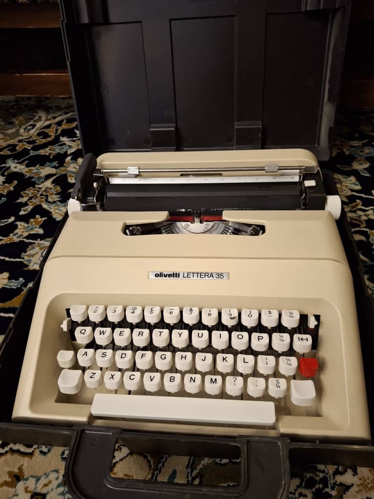 ماشین تایپ Olivetti