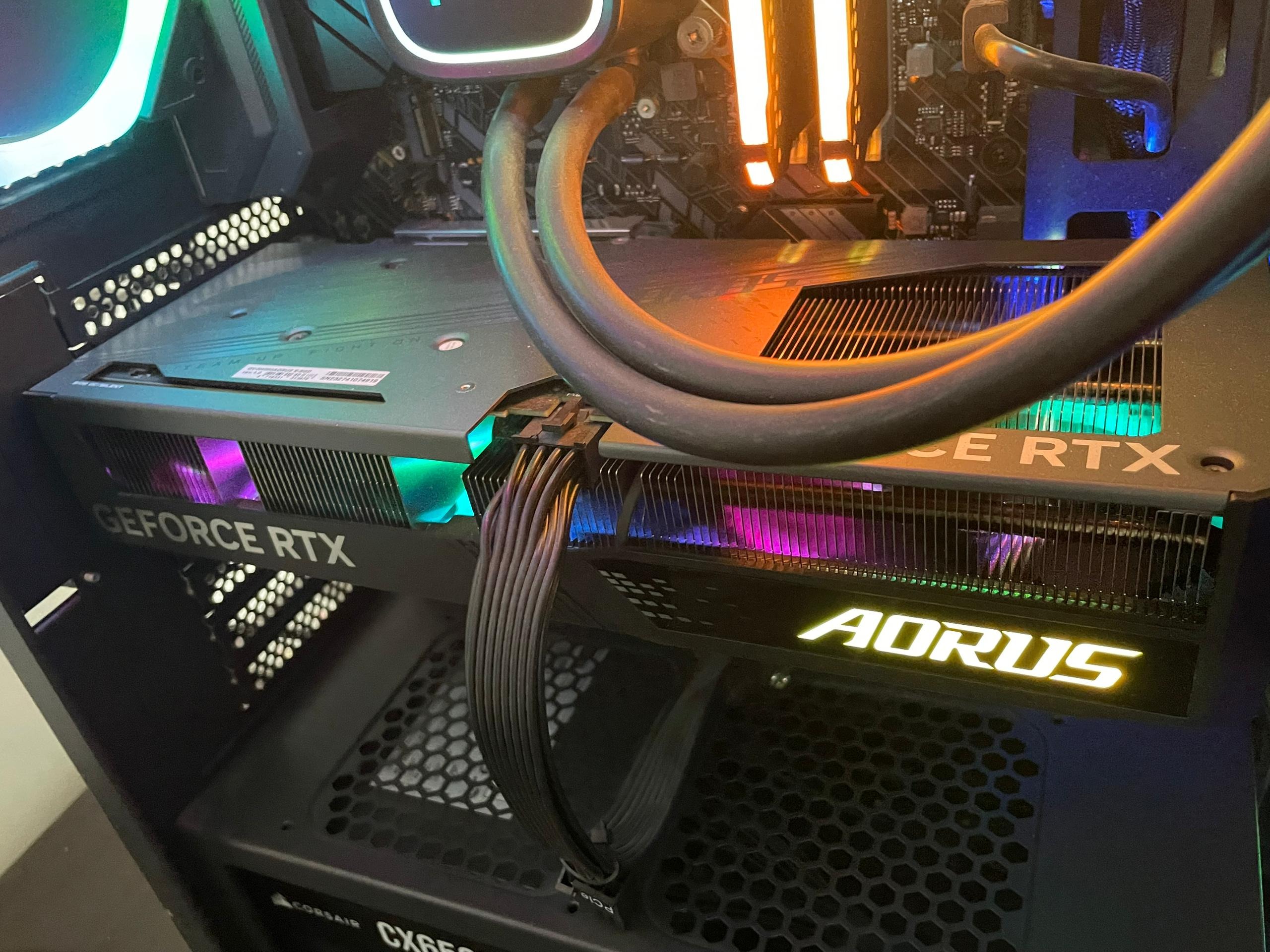 AORUS GeForce RTX 4060 OC ELITE در حد نو
