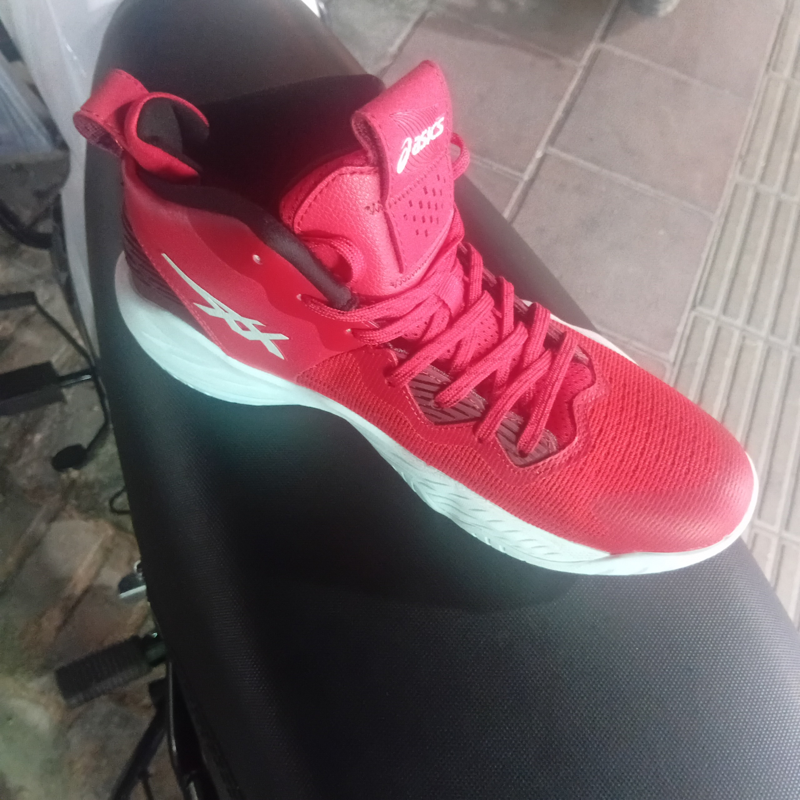 کتونی بسکتبال asics(nova surge)