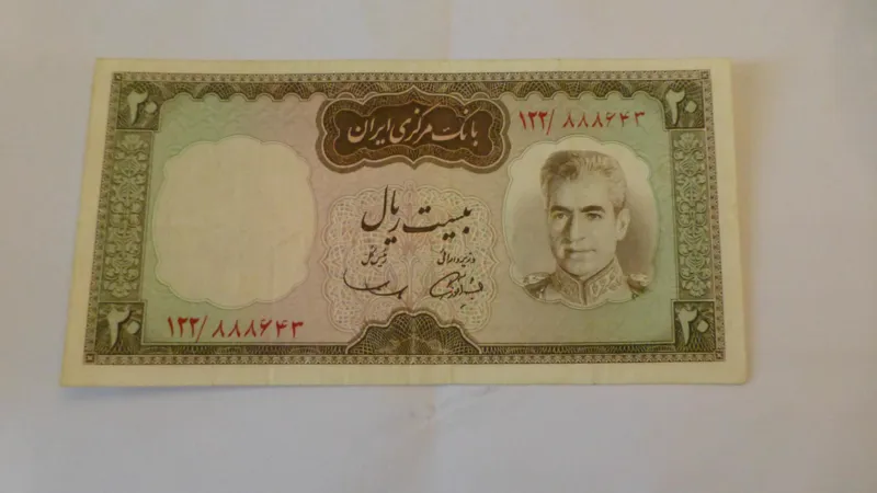 20 ریال رضا شاه پهلوی شماره137 در کتاب اسکناس 98 د