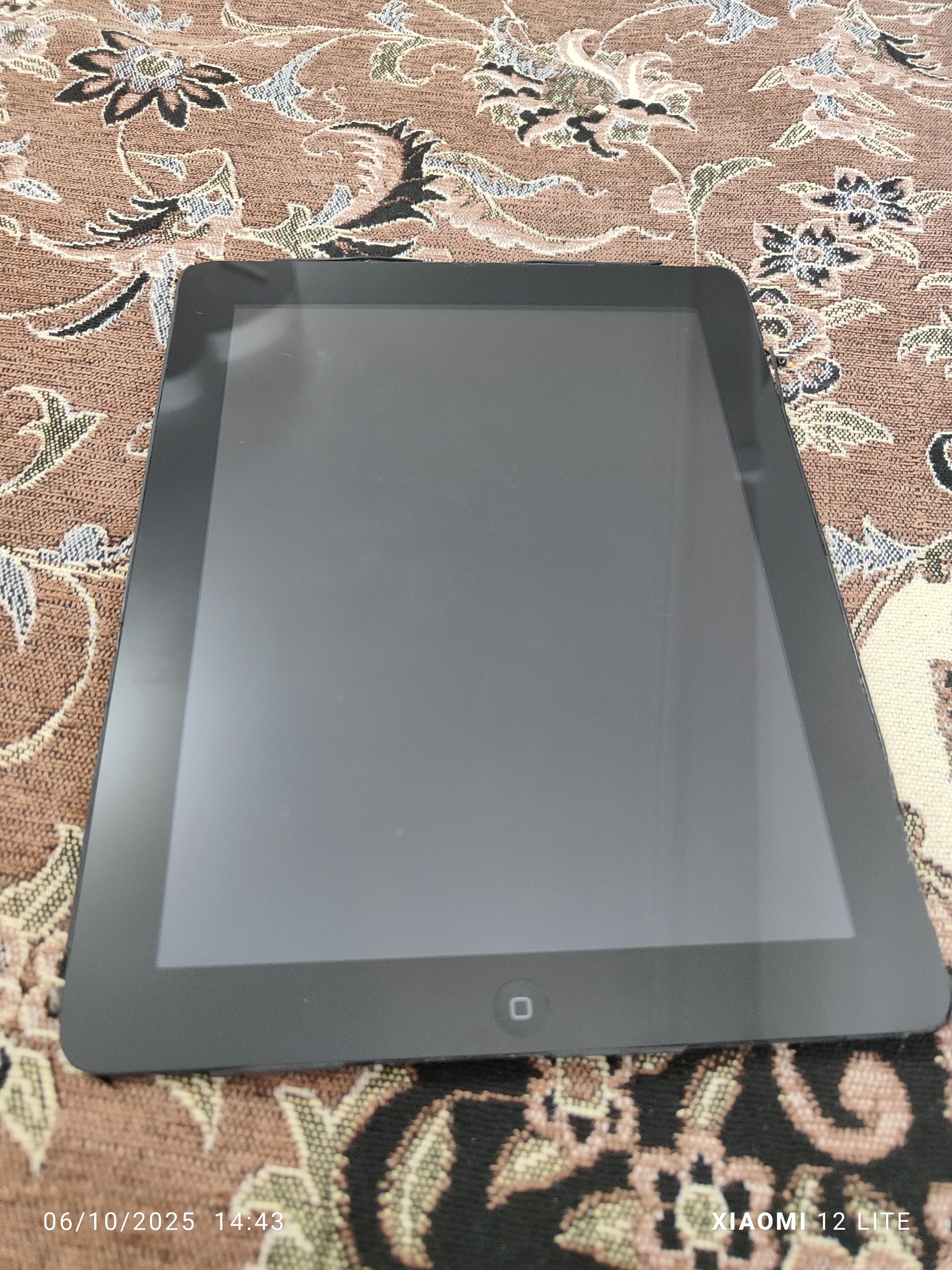 قطعات و ال سی دی ipad  a1337