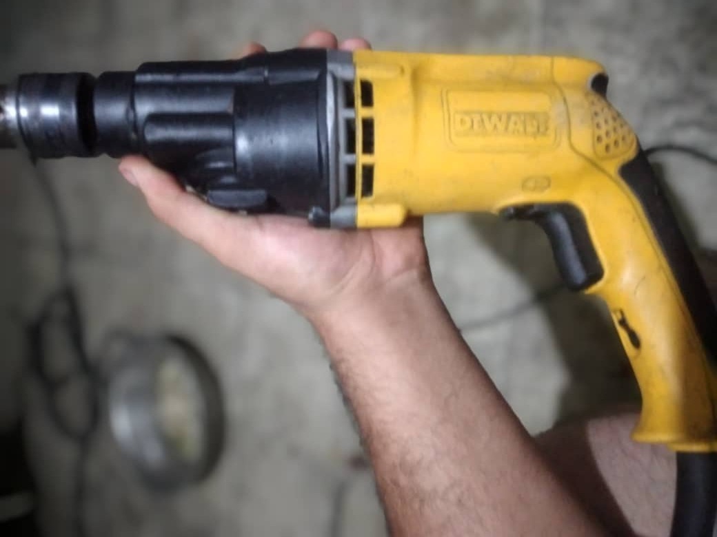 D21805 دریل دیوالت