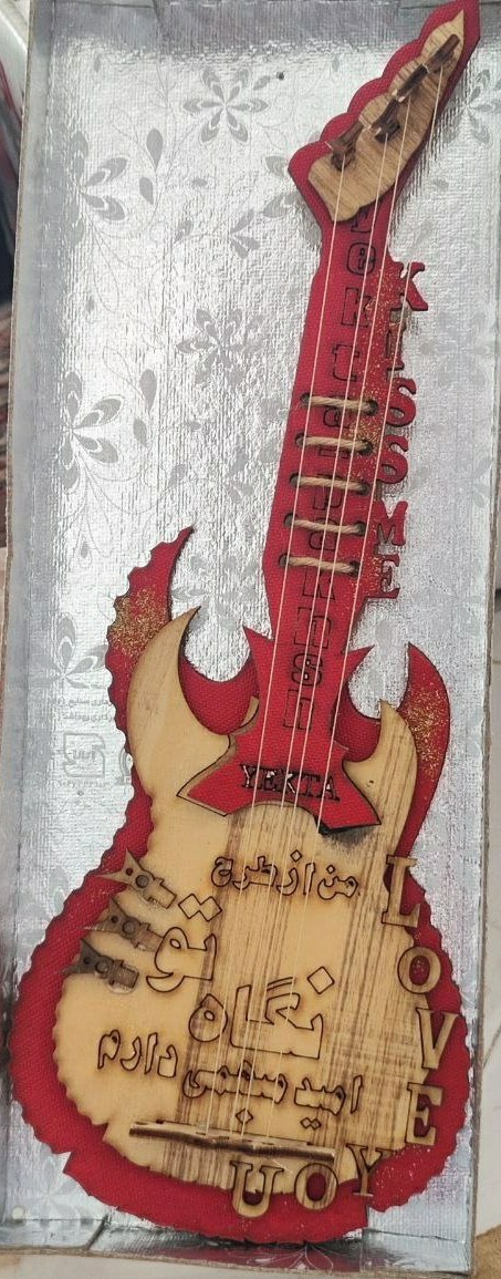 گیتار چوبی عشقولانه