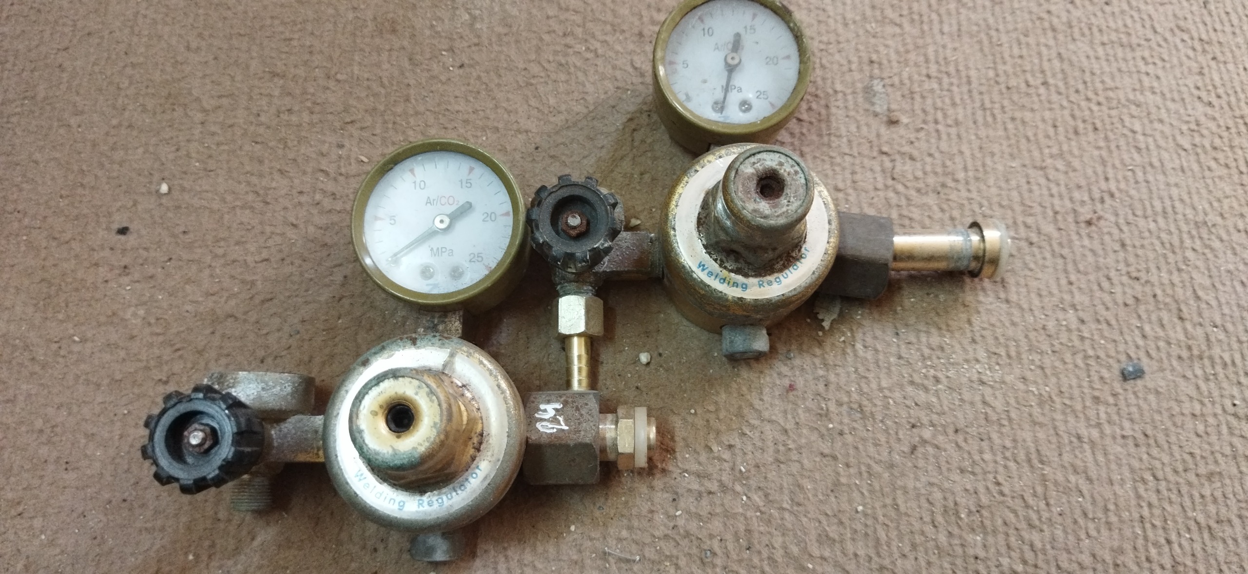 مانومتر زینسر کارکرده