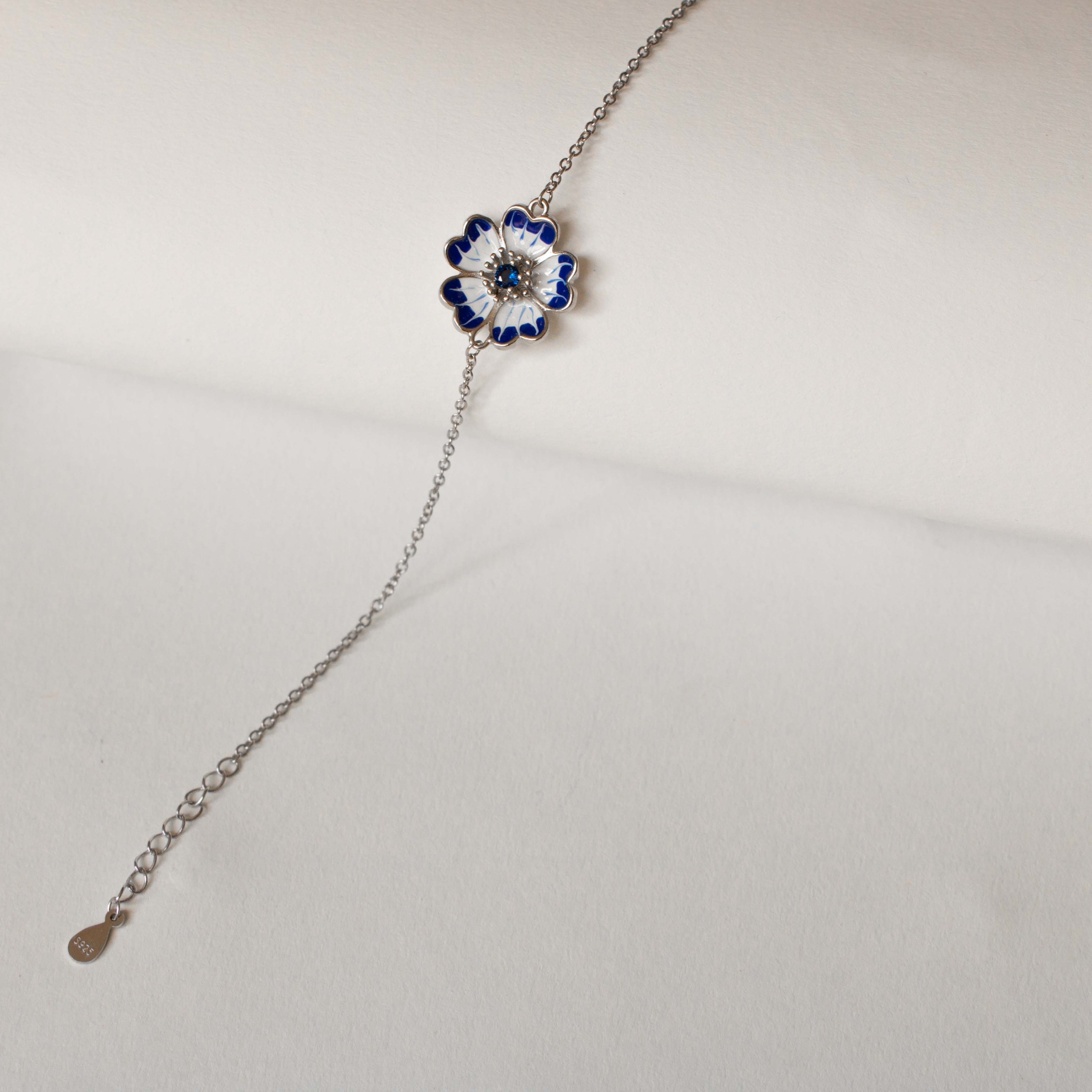 دستبند نقره زنانه طرح گل آبی