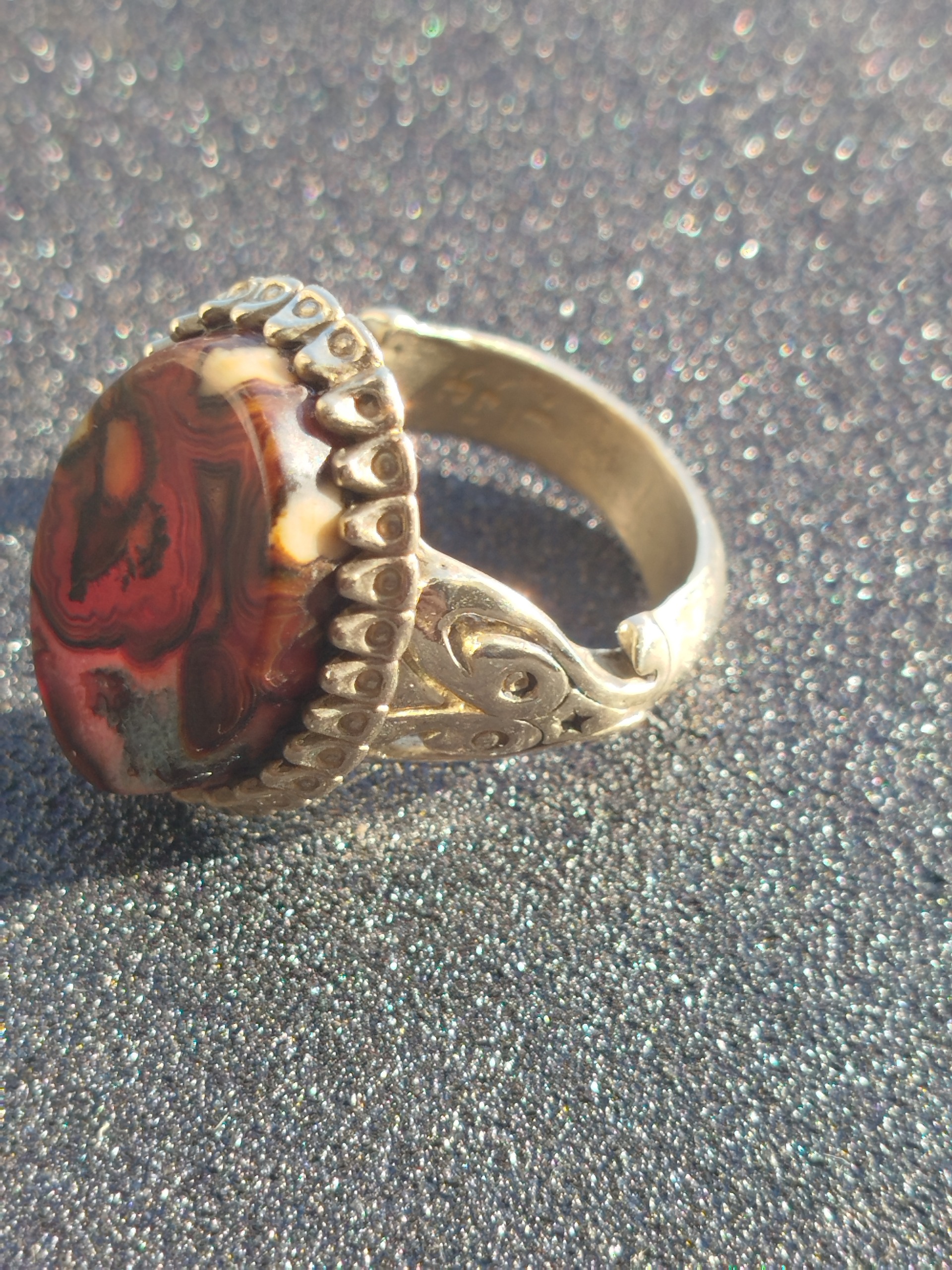 حجر الاسود با رکاب نقره