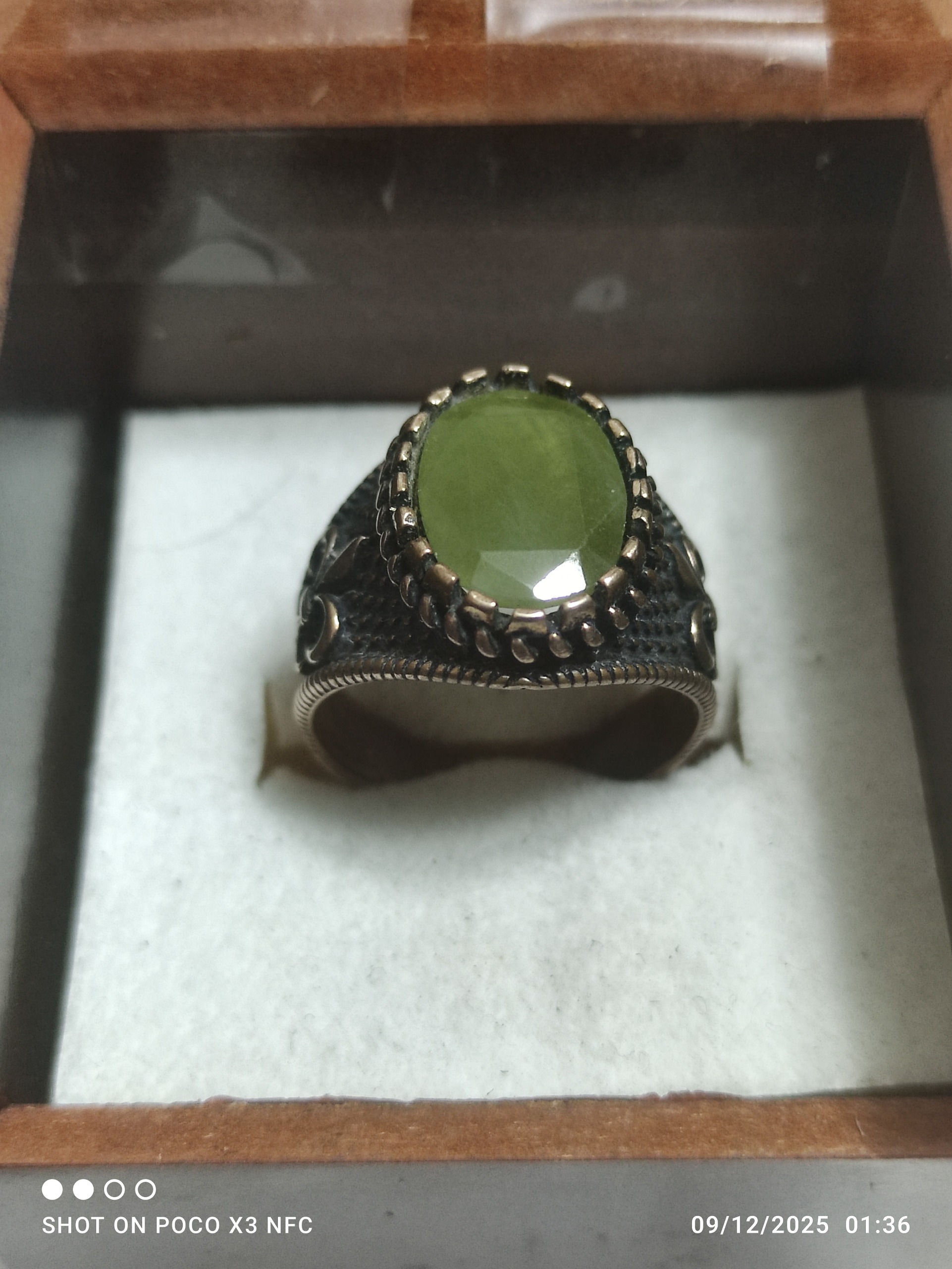 انگشتر با نگین اصل یاقوت سبز