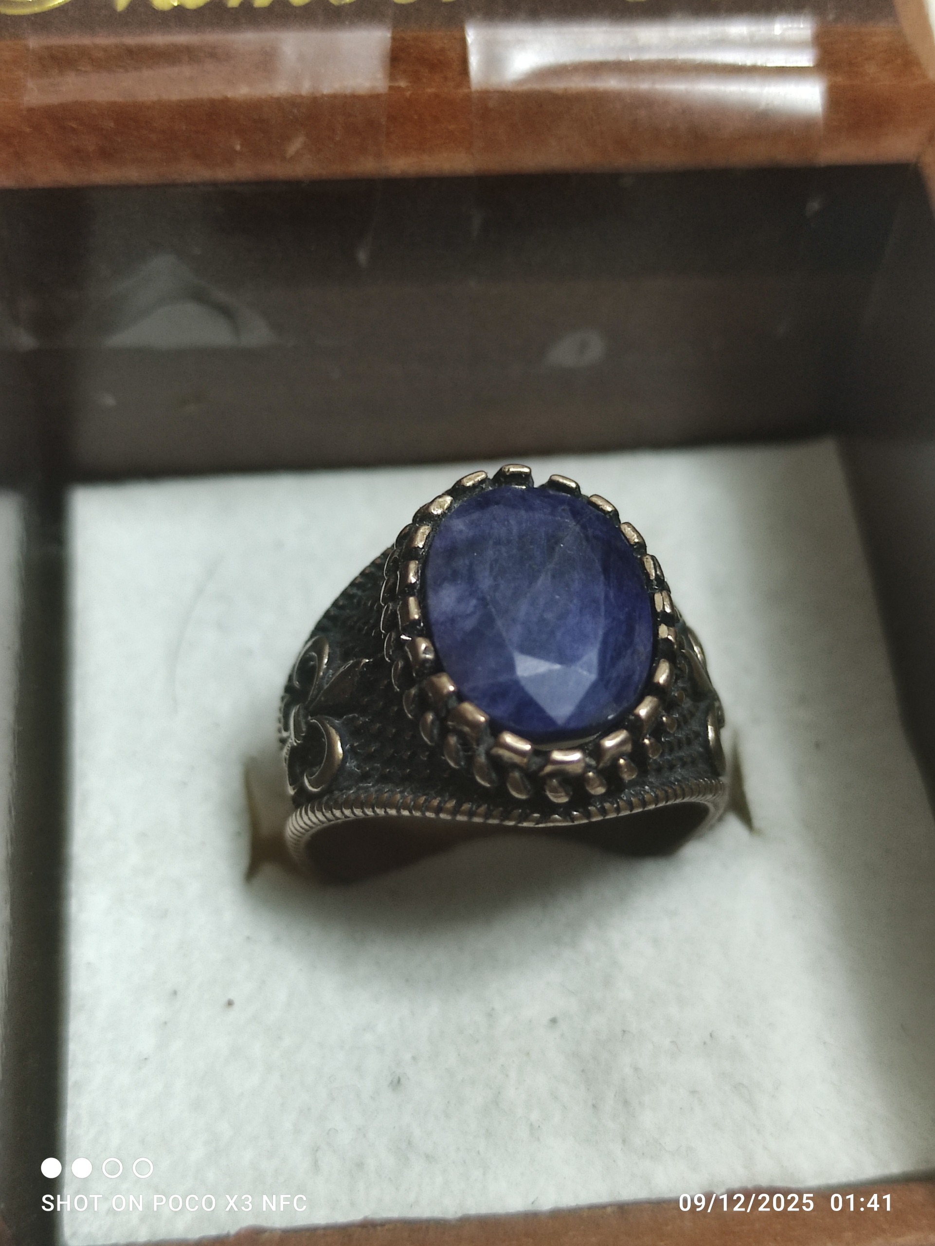 انگشتر با نگین یاقوت کبود اصل