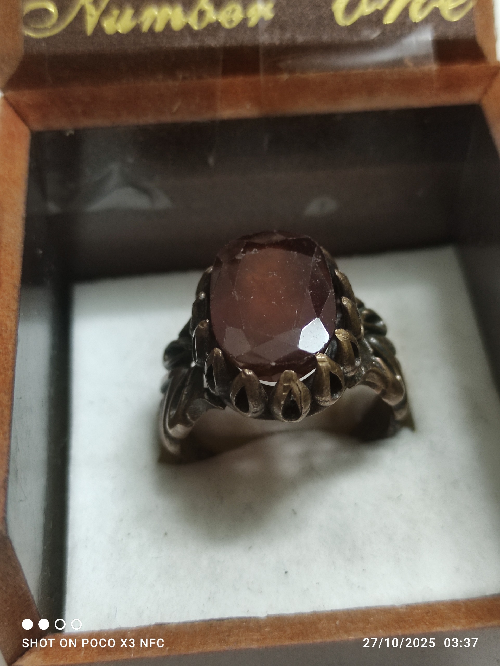 انگشتر با نگین یاقوت