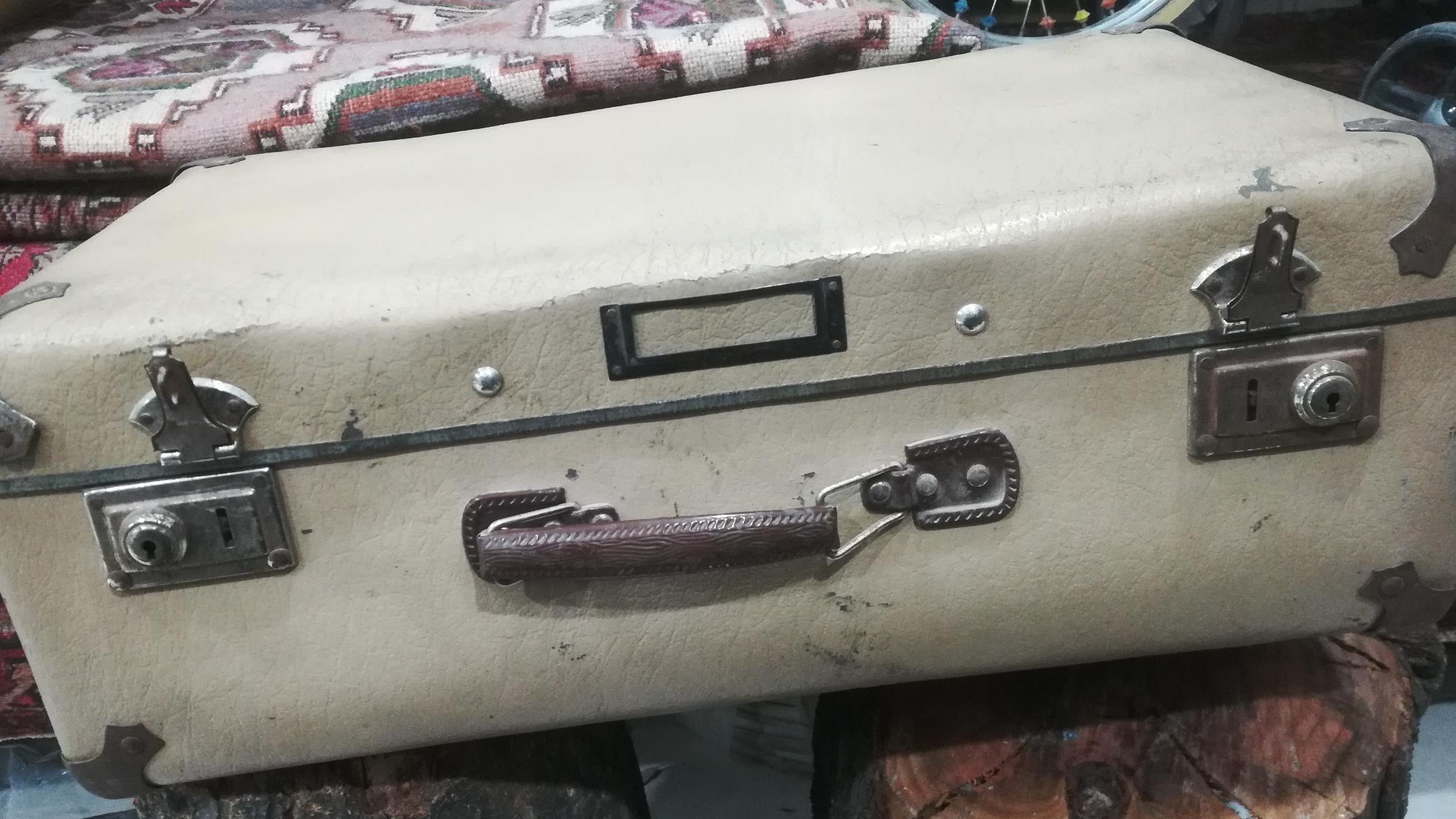 چمدان کوچک قدیمی