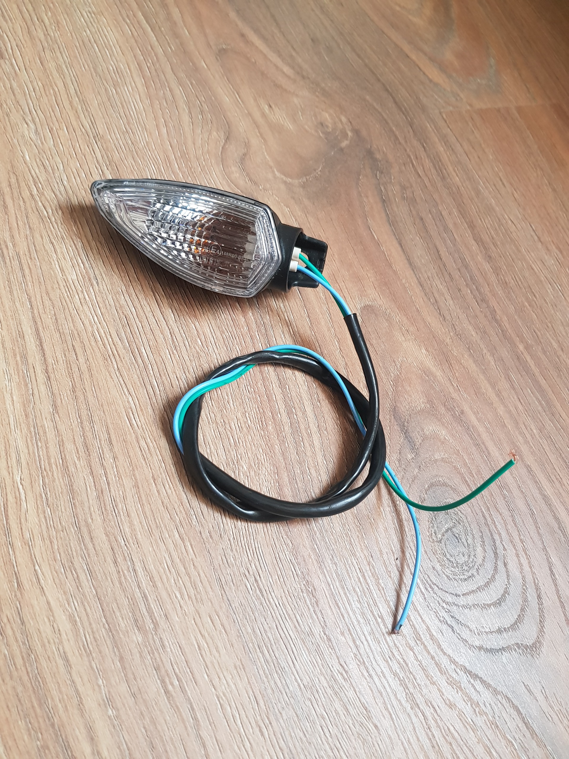 چراغ راهنمای عقب موتور آیروکس (چپ)