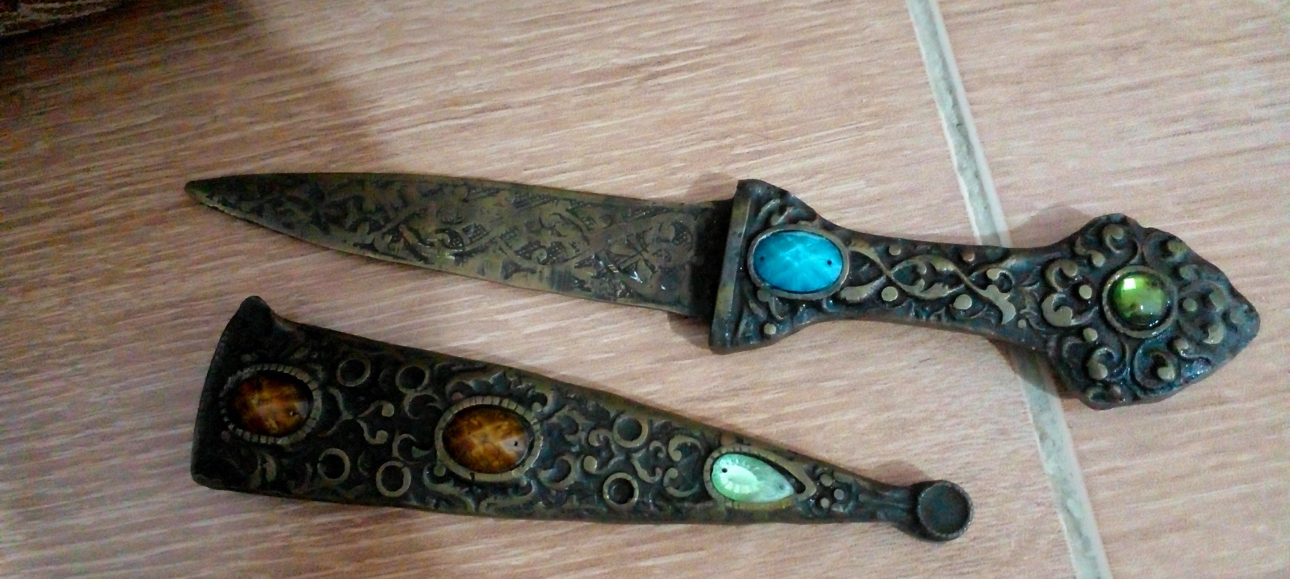 چاقو دکوری قدیمی کارشده