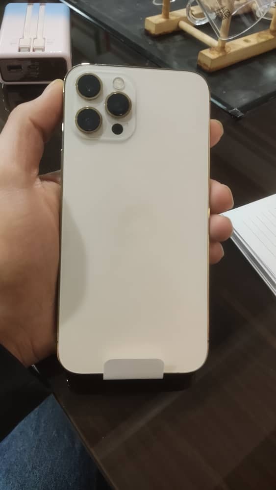 آیفو 12 پرومکس بدون رجیستر