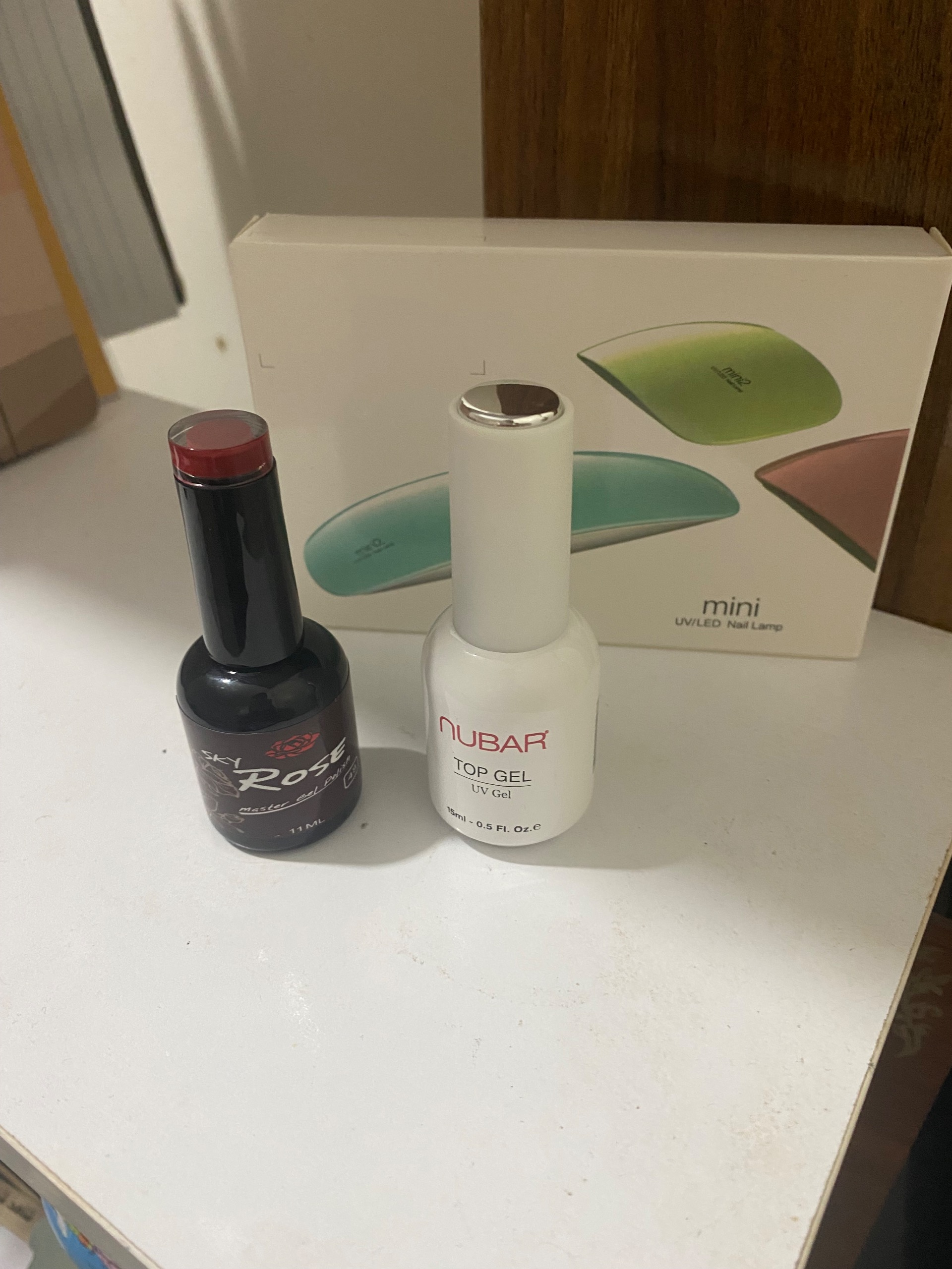 دستگاه یووی و لاک ژل