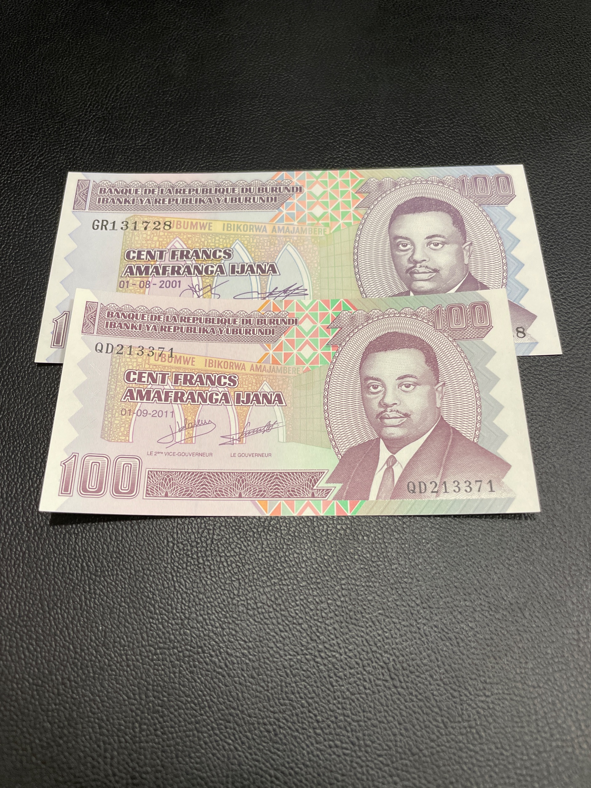 دو اسکناس بوروندی