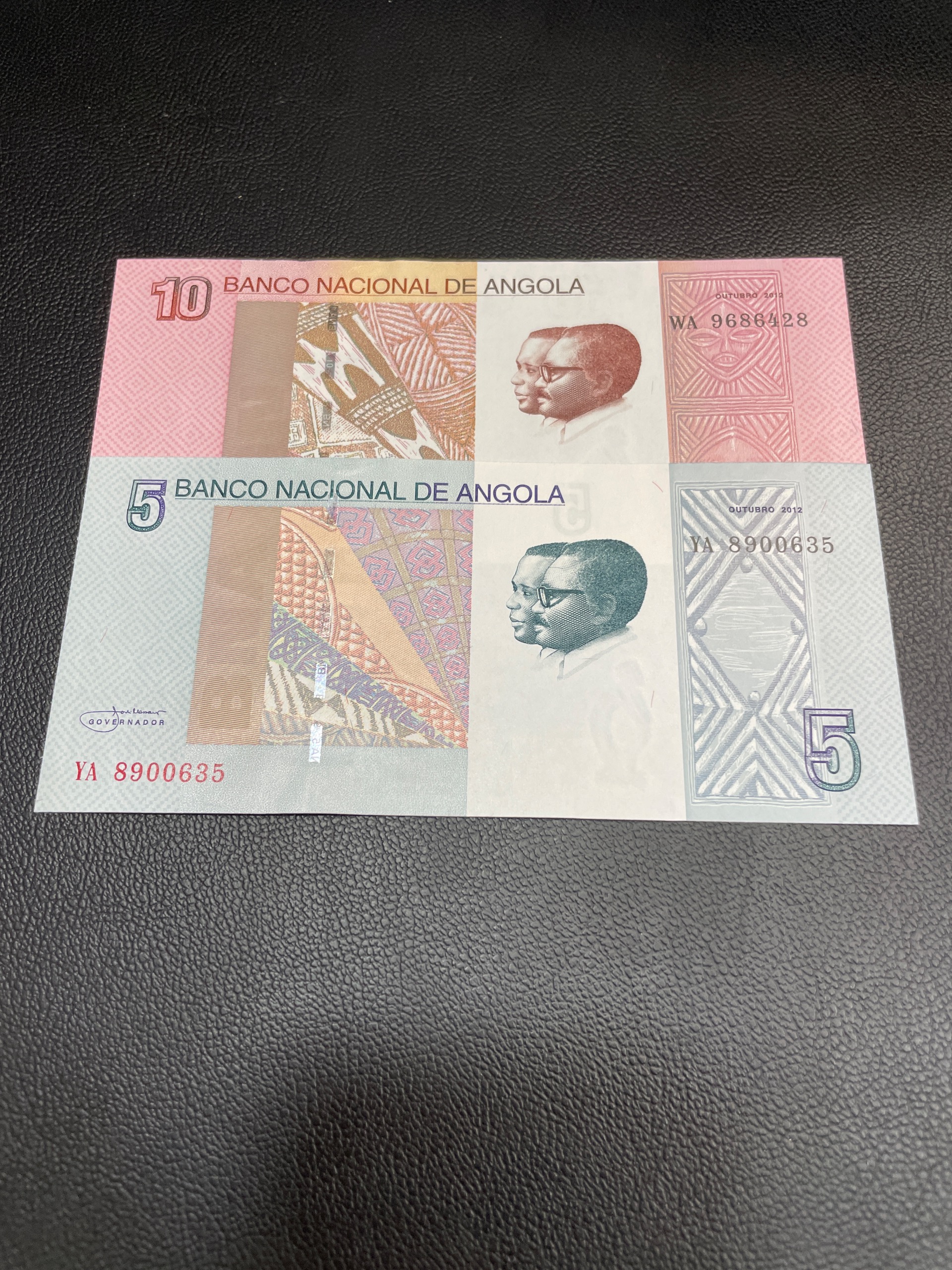 دو اسکناس کوانزا آنگولا