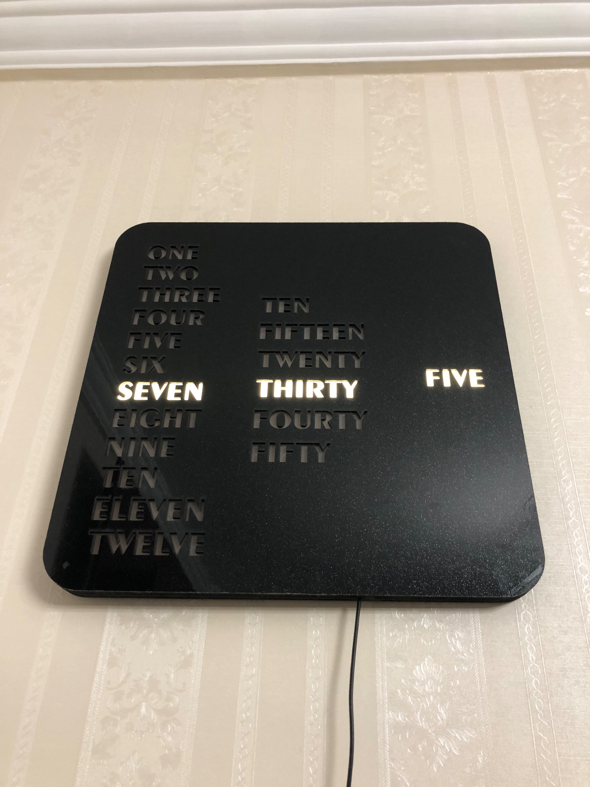 ساعت دیواری دیجیتال